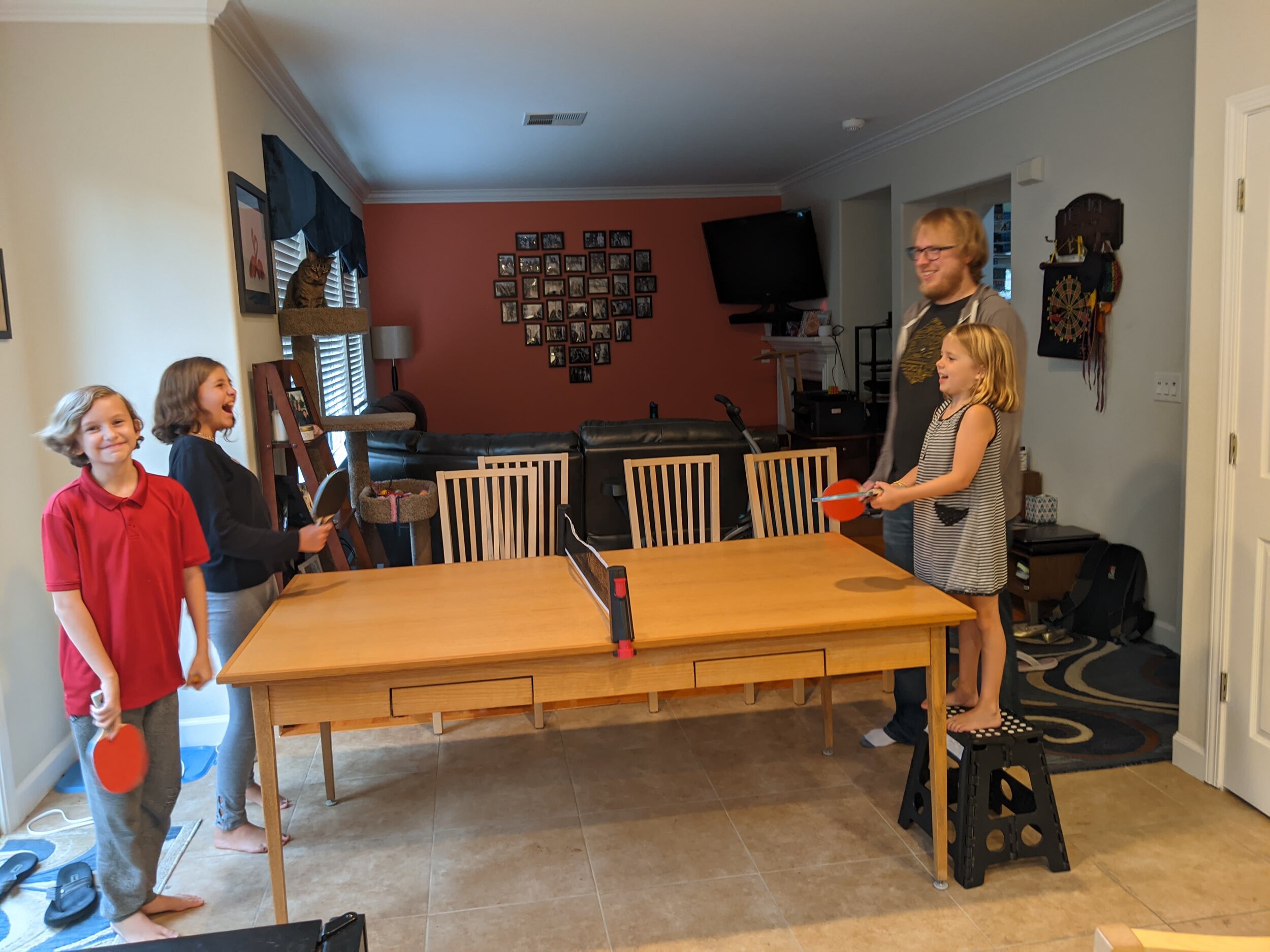 El estilo de niñera de Daniel en acción