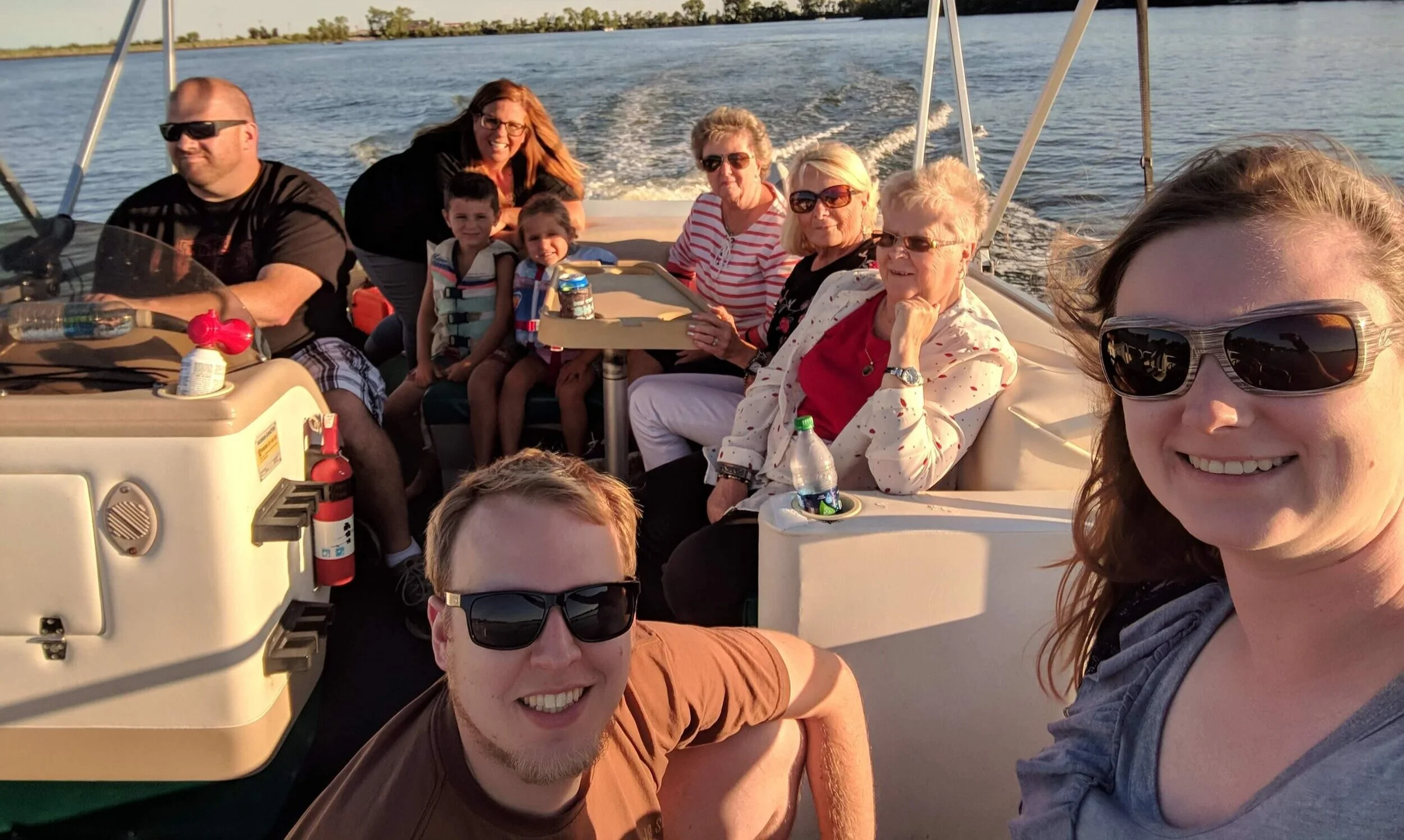Paseo relajante en barco con los primos de Daniel