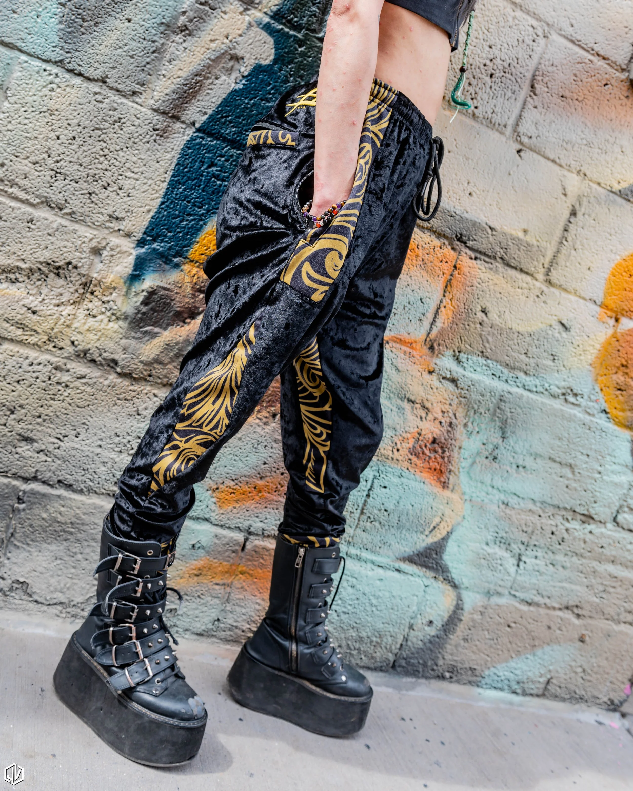 Joggers v5 Black & Gold