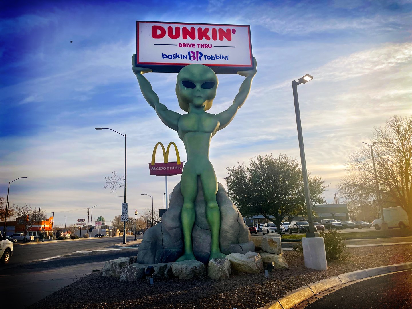 alien_dunkin_donuts.jpg