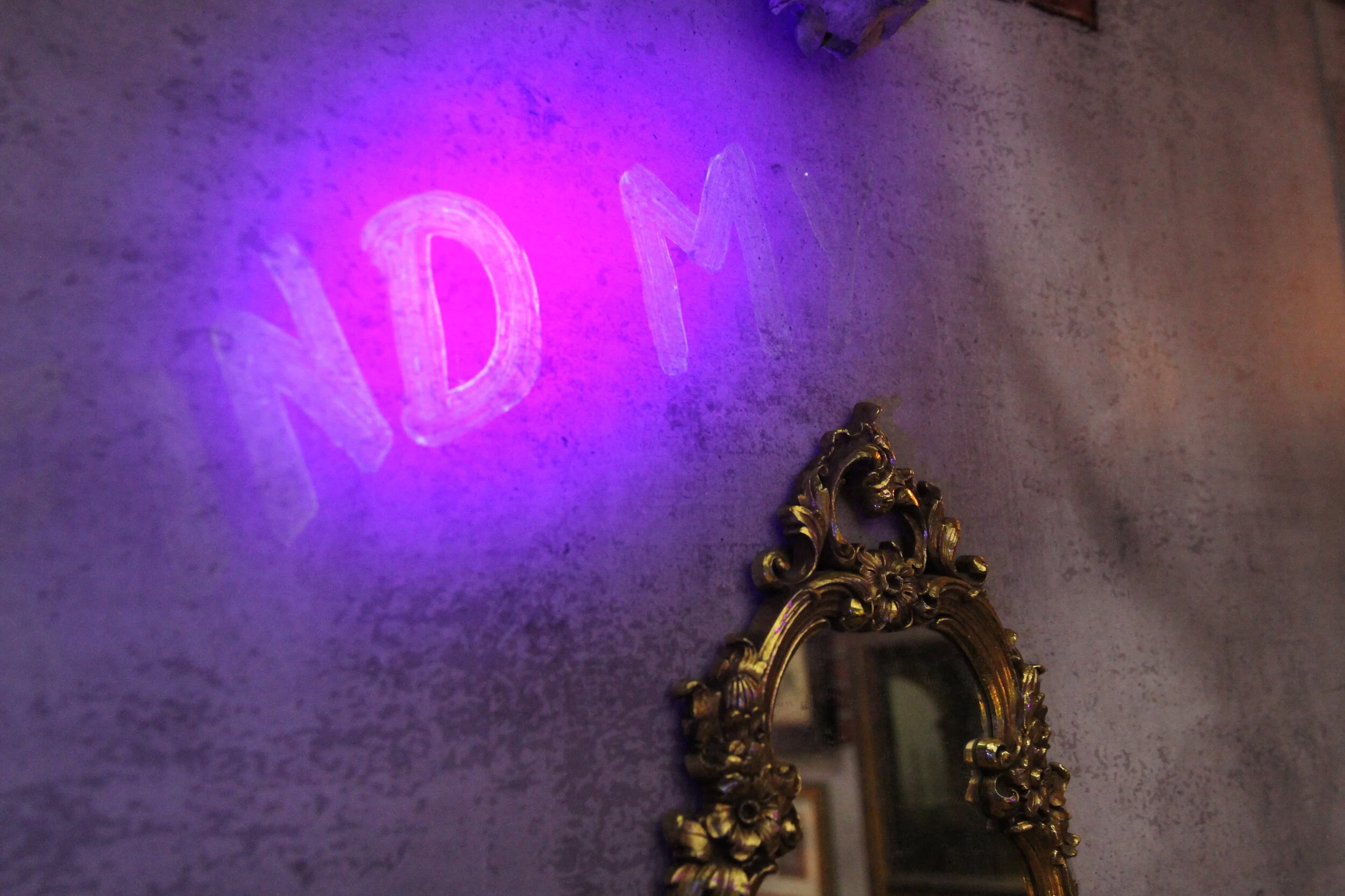 117103_02_DABC_FanX Escape_IMG_0657_FNL.JPG