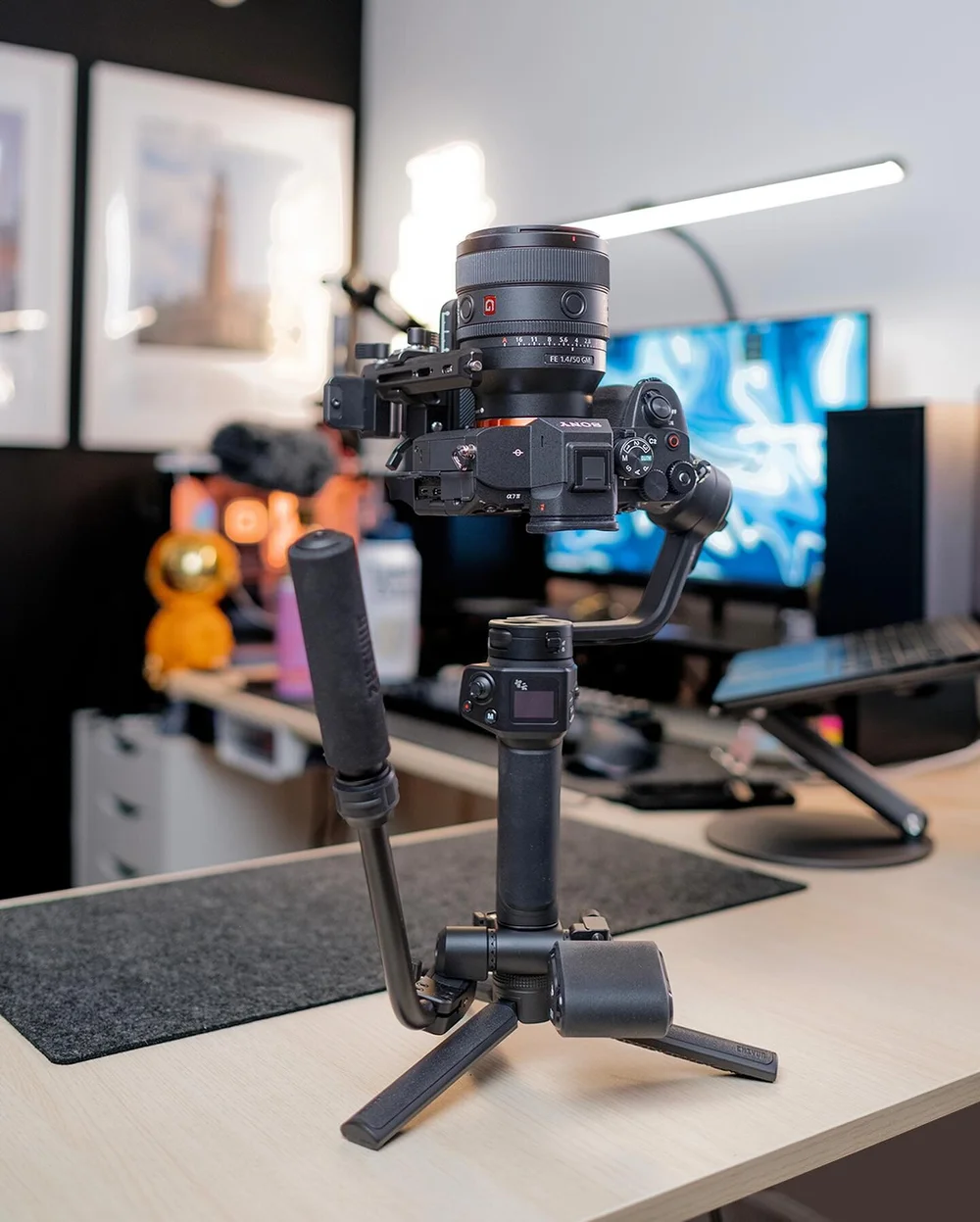 My Sony a7IV on the Zhiyun Tech Weebill 3s

▪️ This is what it looks like to have the camera balanced vertically on the Tilt Axis. It sounds like some of you have skipped this balancing step? 😅

👉 Consider me as a resource for this gimbal. Ask a qu