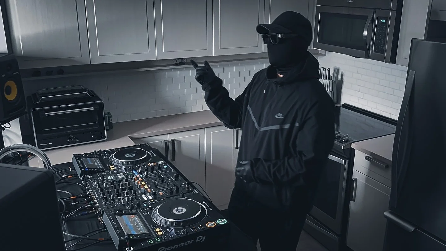 In Motion Sessions #001 

Oct 5th 👀