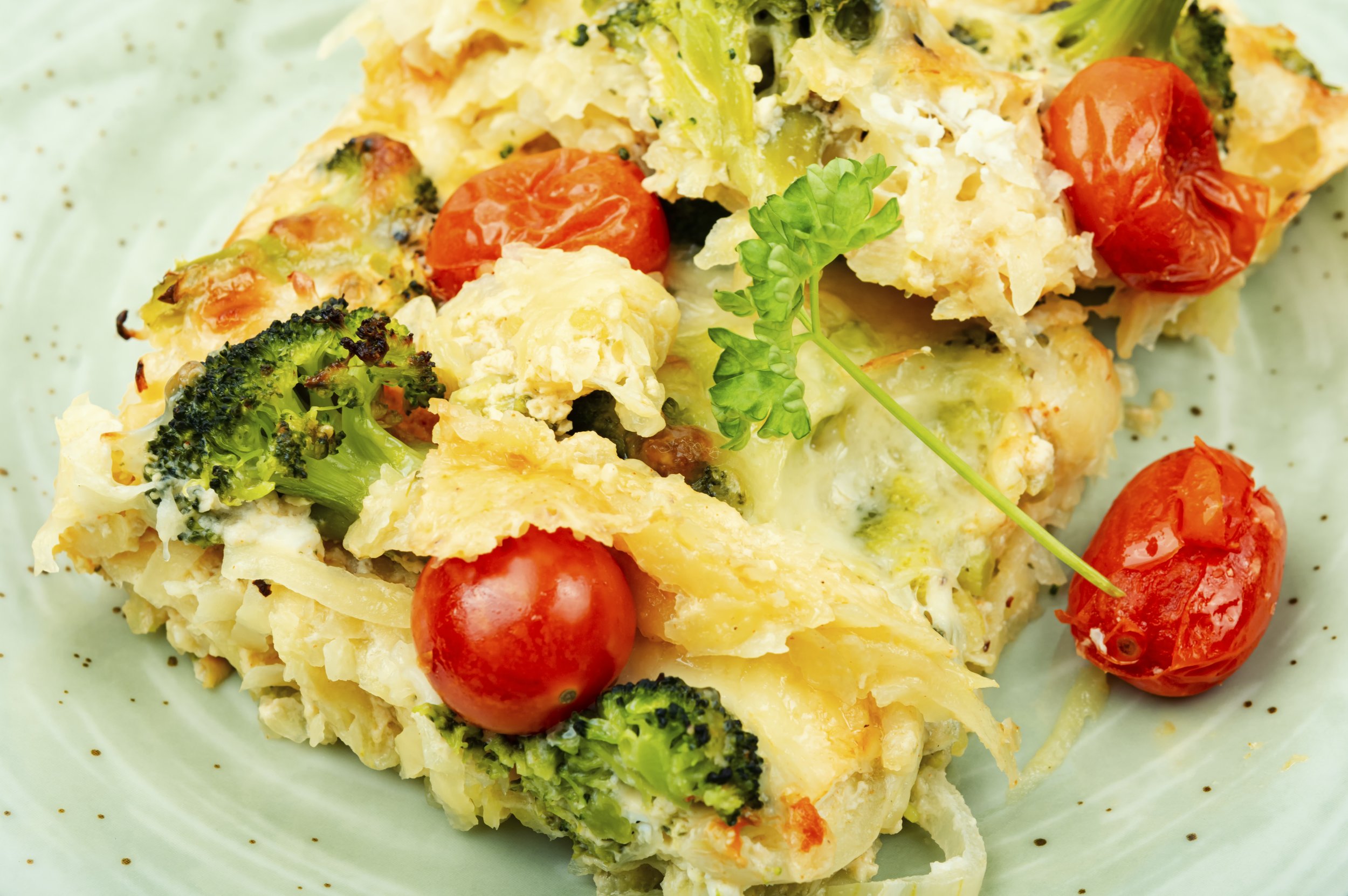 Kartoffelauflauf mit Brokkoli und Tomaten