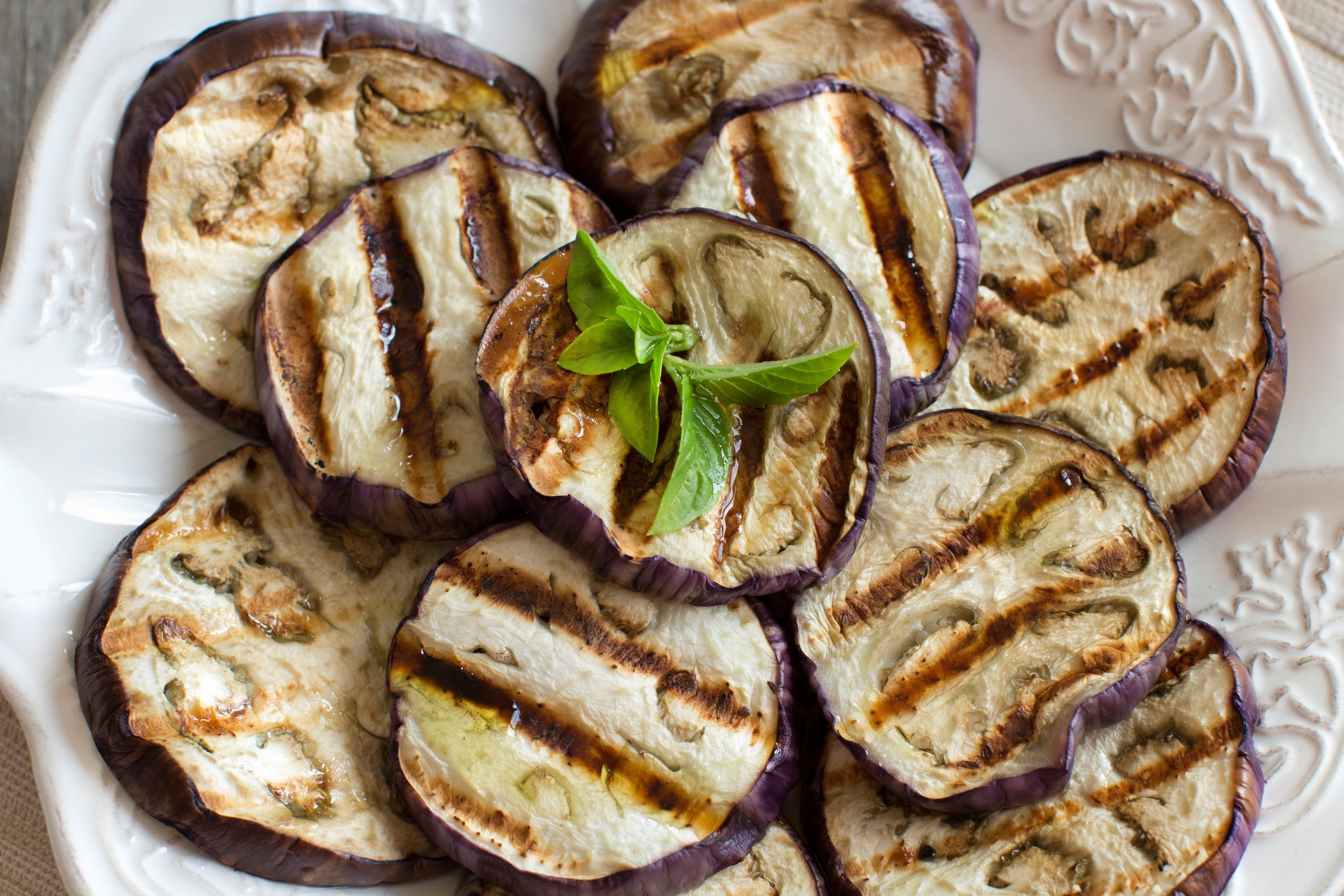 Grillierte Aubergine mit Käse