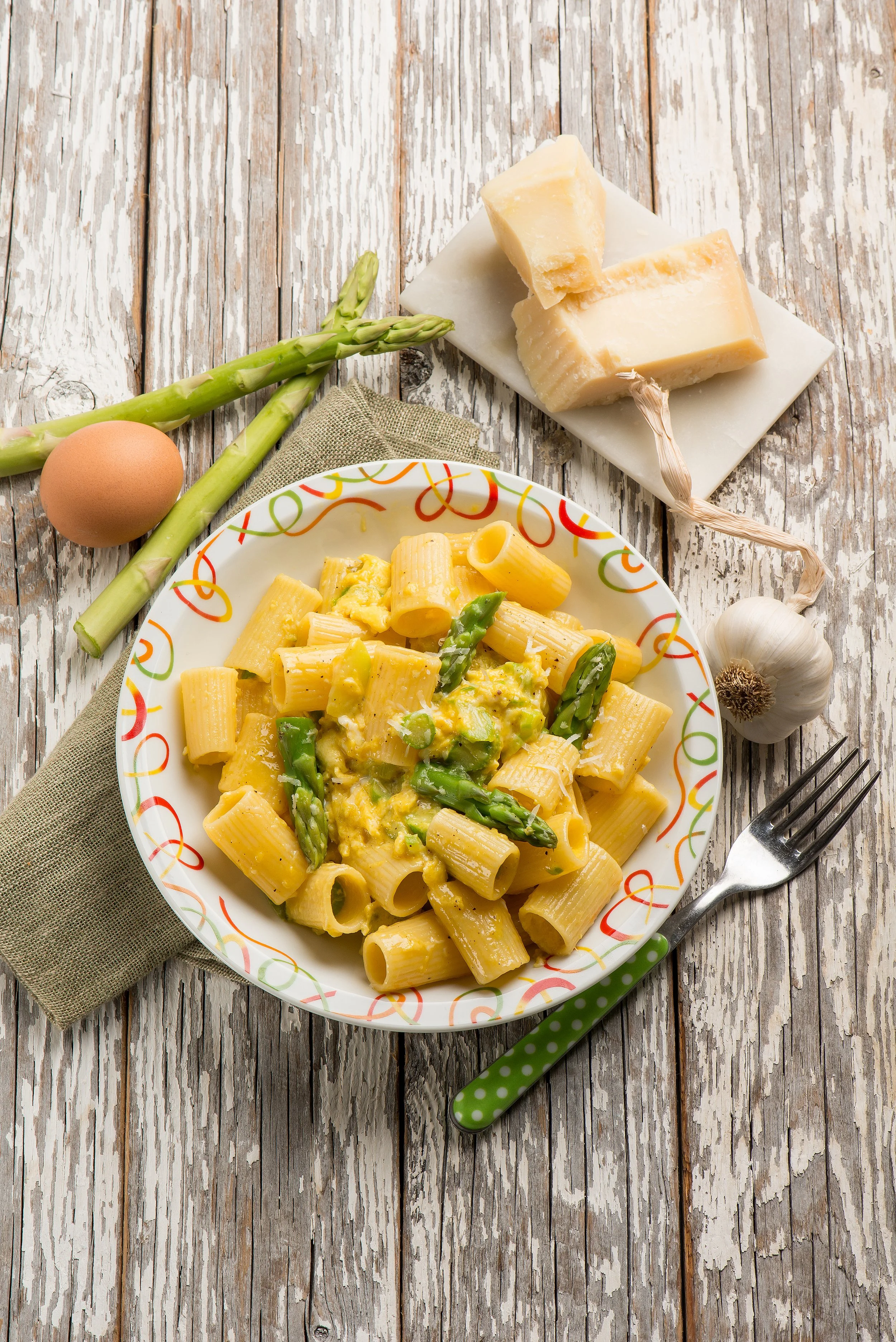 Nudeln mit Spargeln und Kohlrabi
