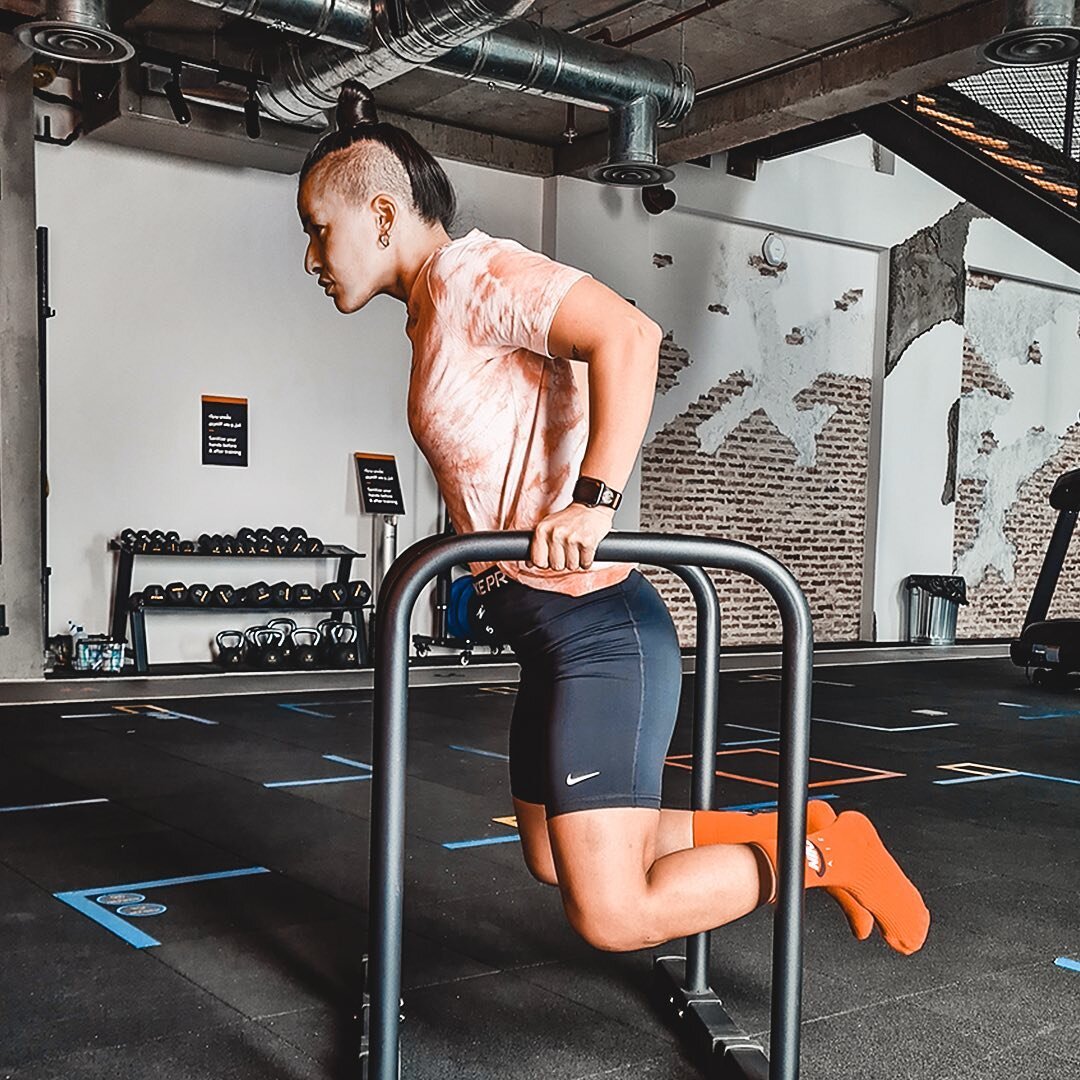 How about some triceps work&hellip; and more?
Doing dips on the parallettes works not only your triceps, but also some muscles in your chest, back, shoulders, and core!
-
#نادي_نسائي #نوادي_الرياض
#fitness #sport #riyadh #saudiarabia #tribus #youneve