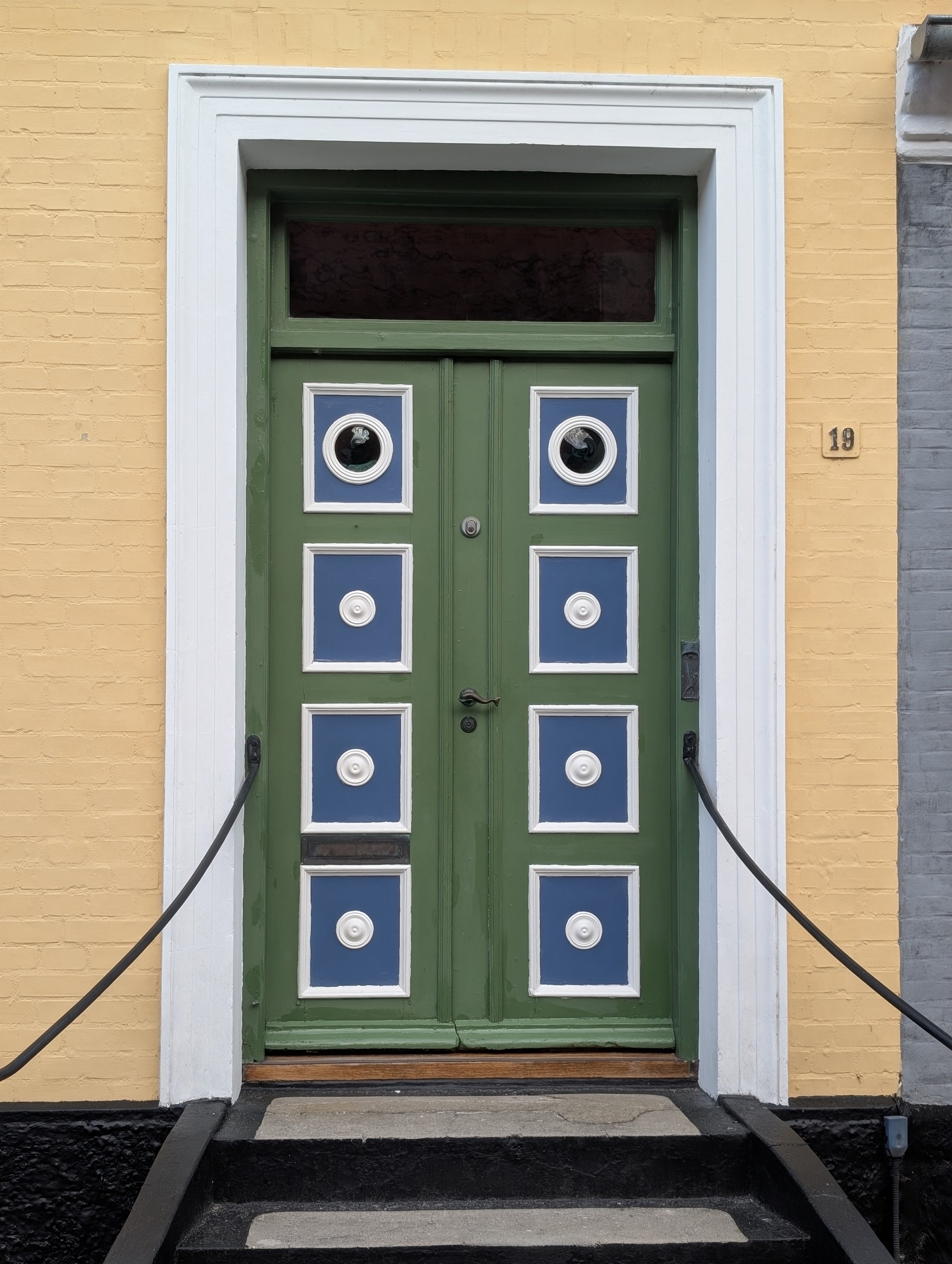 A door in Ærøskøbing