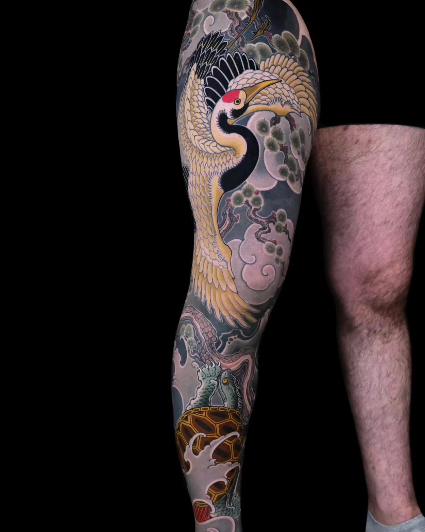 Auspicious Traditional Japanese Leg Sleeve Tattoo of a Crane and Turtle done by @wildmonkey_katsu 🔥

#japaneseart #traditionaljapanesetattoo #legsleevetattoo #cranebirdtattoo #turtletattoo #japanesetattoos #japanesetattooartist #wildmonkeytattoo #go