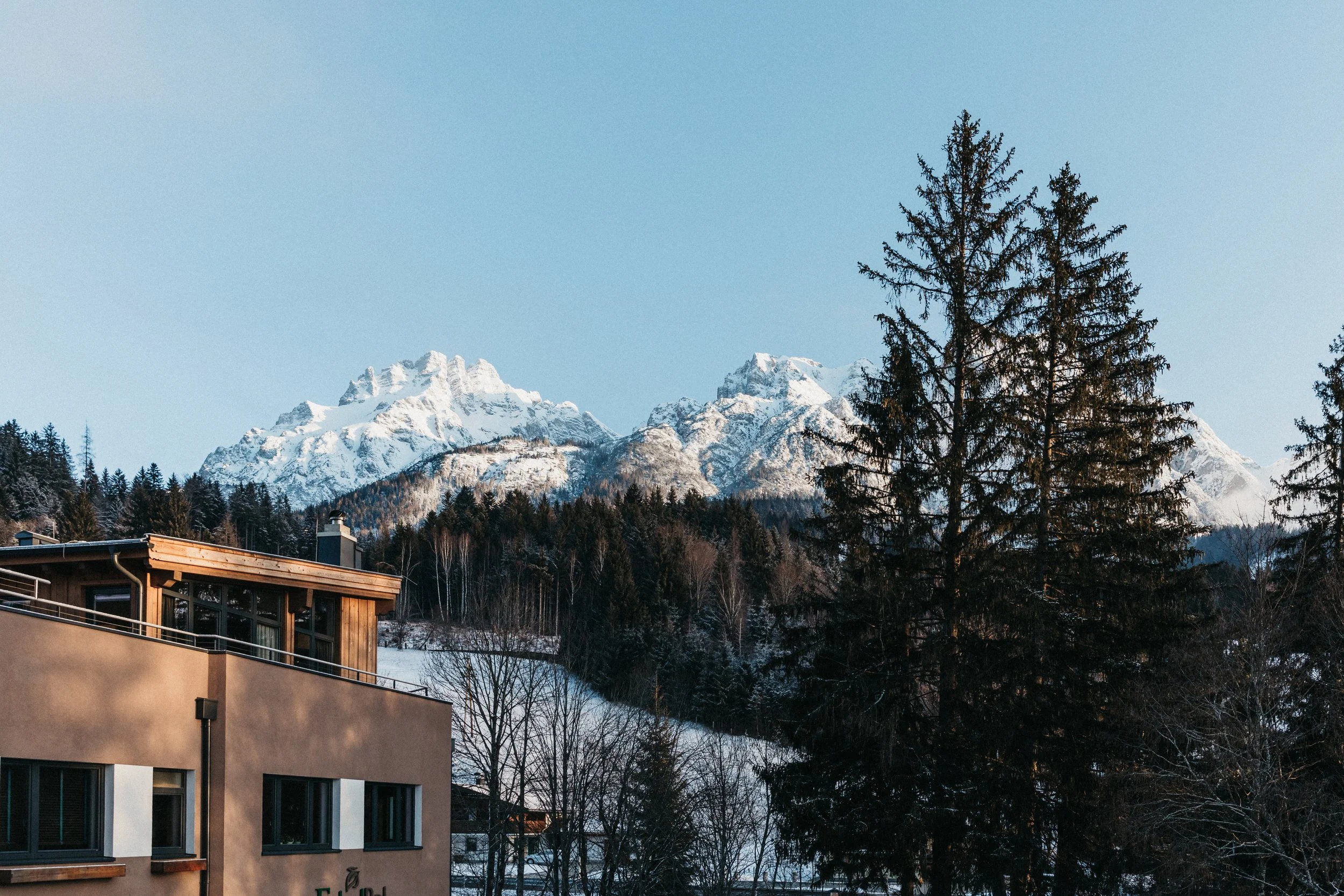 Hotel_Außenansicht_Winter_Detail10_c_biohotel-rupertus-leogang_(P7A8992)_FotoHeldentheather.jpg.jpg