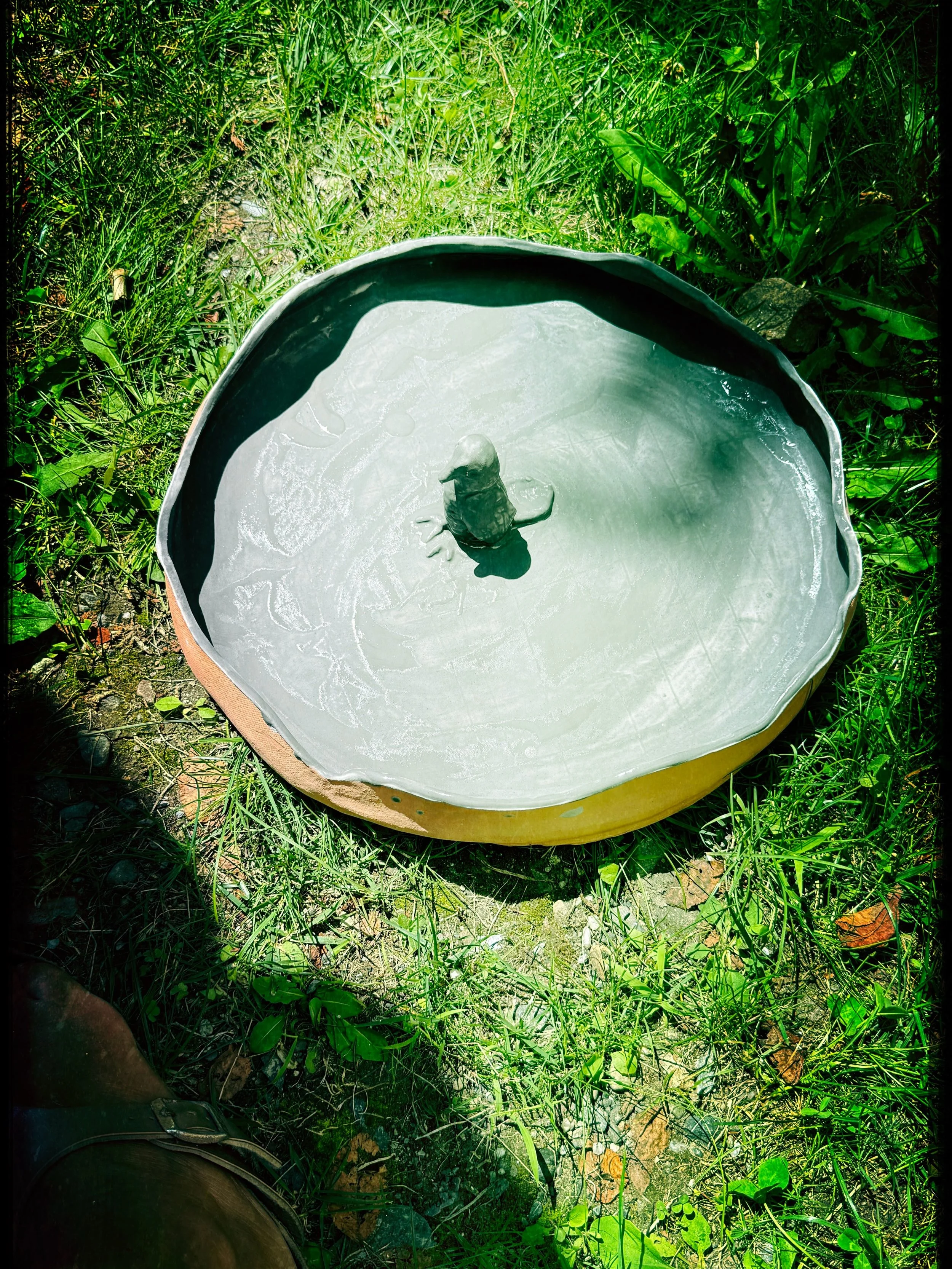 Bird bath and potting buddies #starpuddingfarm #vermontartist #birdbath #yellowlab #blacklab