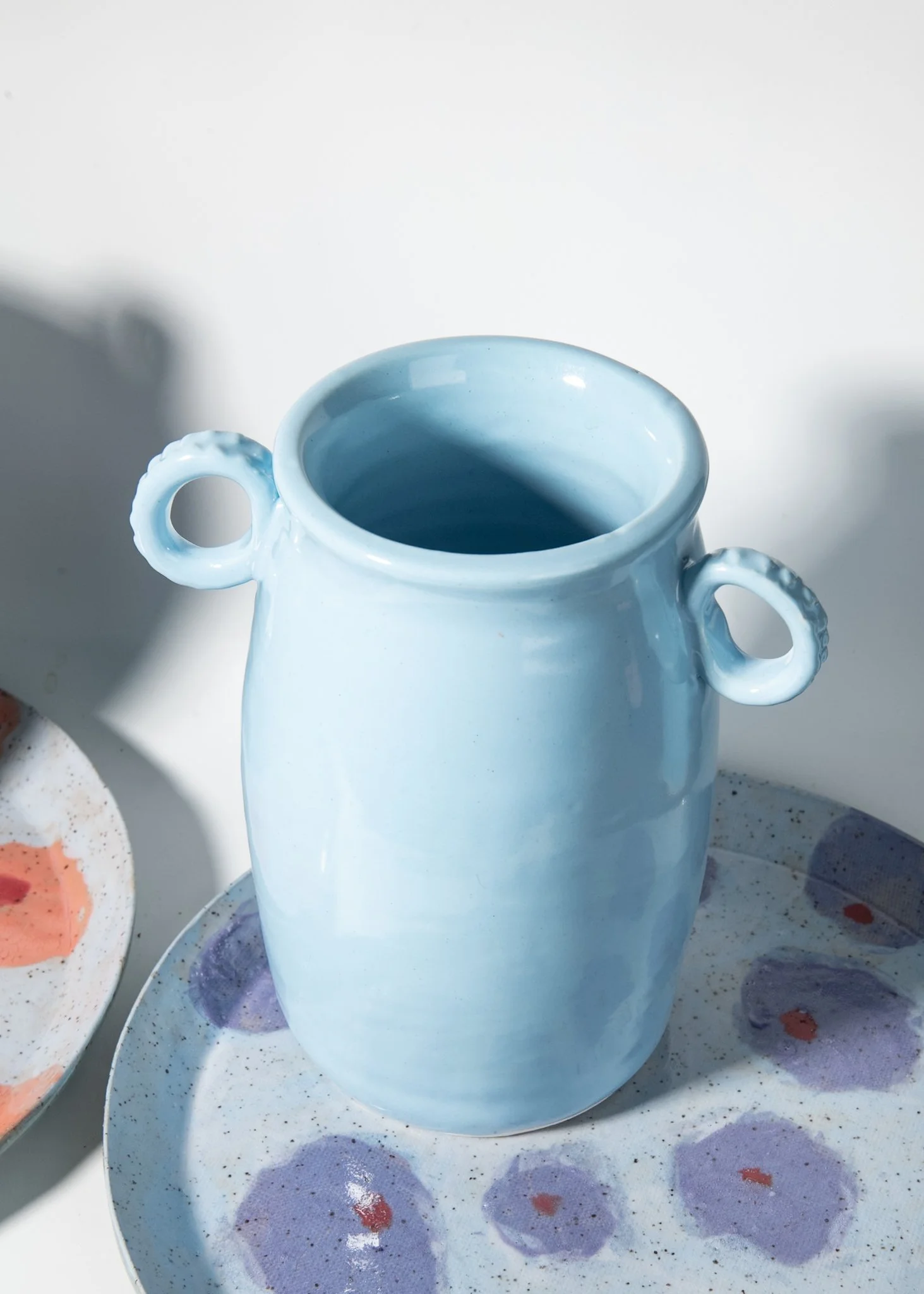 Handled Ocean Blue Flower Vase on Blue Flower Plate