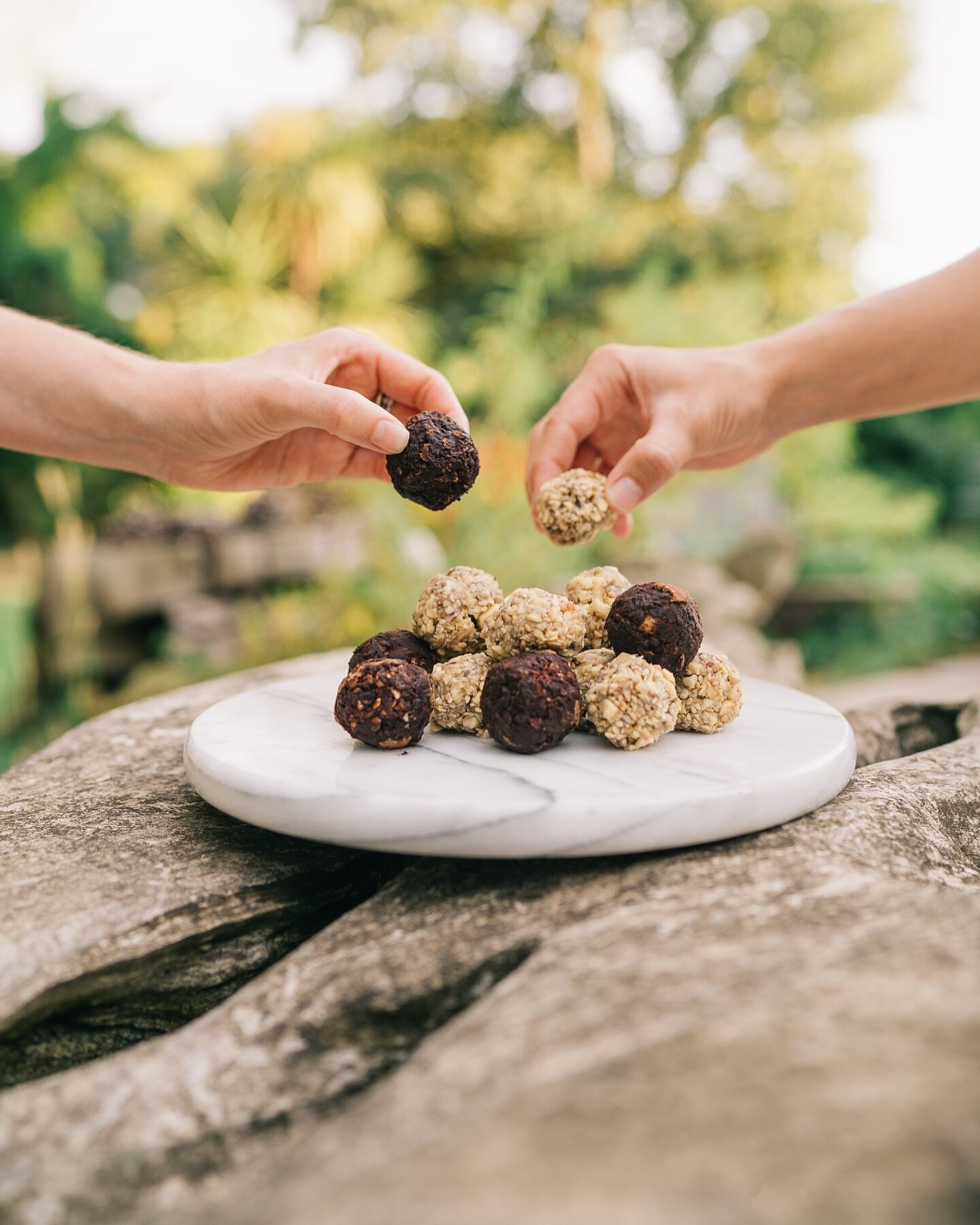 Addictive Bliss balls ✨ 

&bull; #nourishcookbook #blissballs #seasonaleating #healthysnack #seasonalcookbook