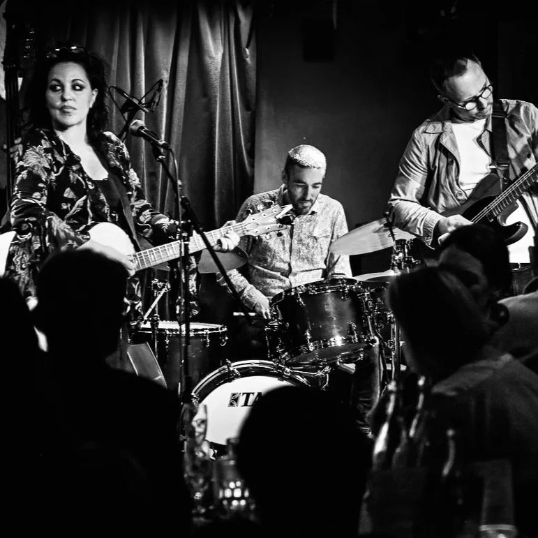 Playing @606club this Wed 21st OCT!! ⚡️⚡️⚡️

This is a special double all with brilliant songstress @gwyneth_herbert celebrating the 50th Anniversary of a most beloved venue!🍾

@joelbarforddrums 🥁
@chrisrmontague62 🎸
@conor.chaplin - bass 🎼
@emma