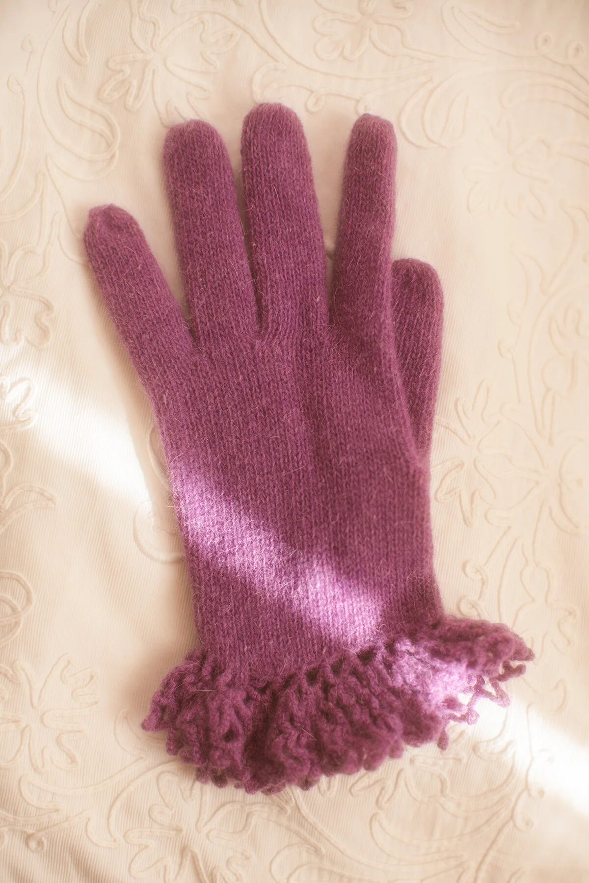 Purple_Gloves_04.jpg
