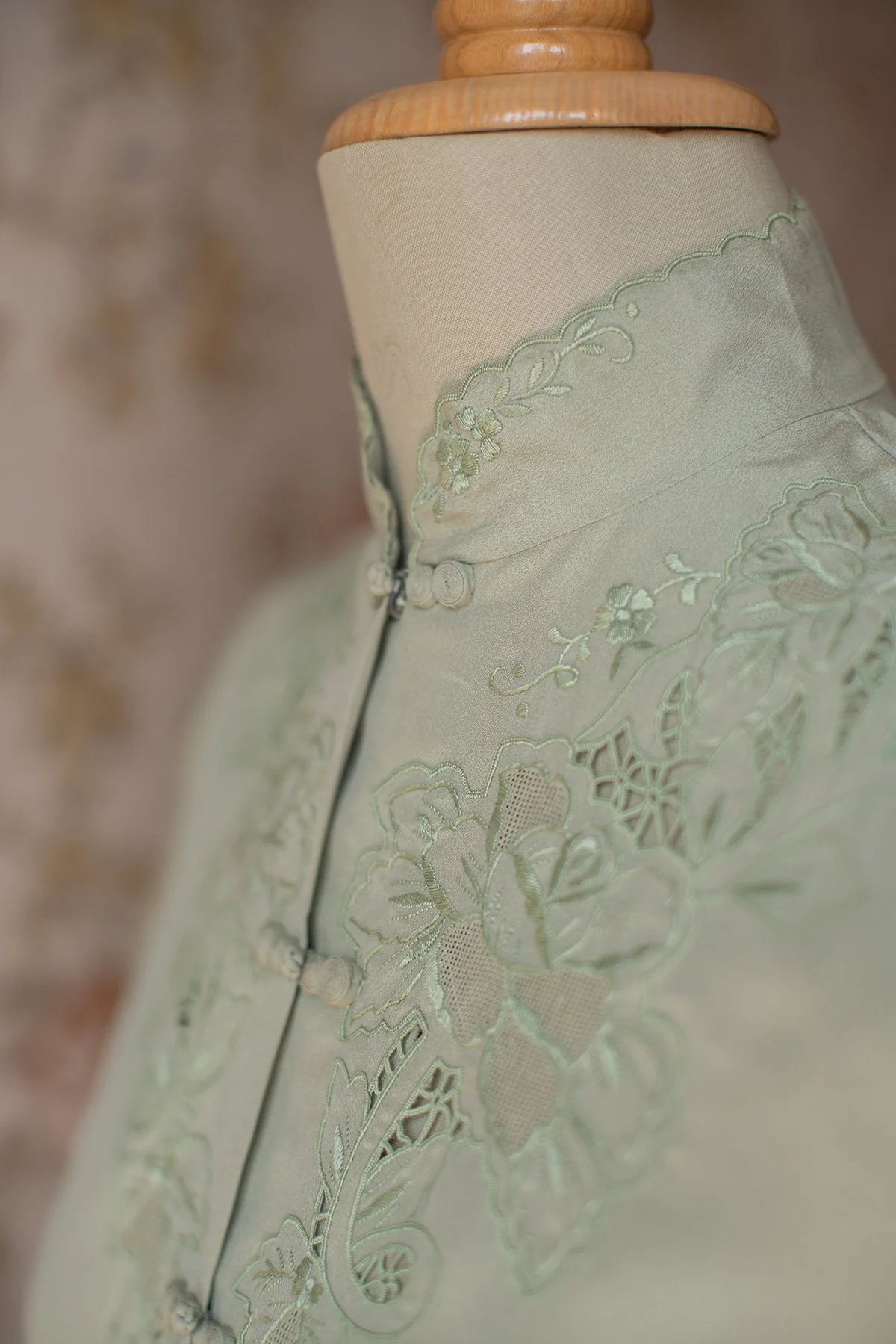 Green_embroidered_Chinese_silk_Blouse_11.jpg