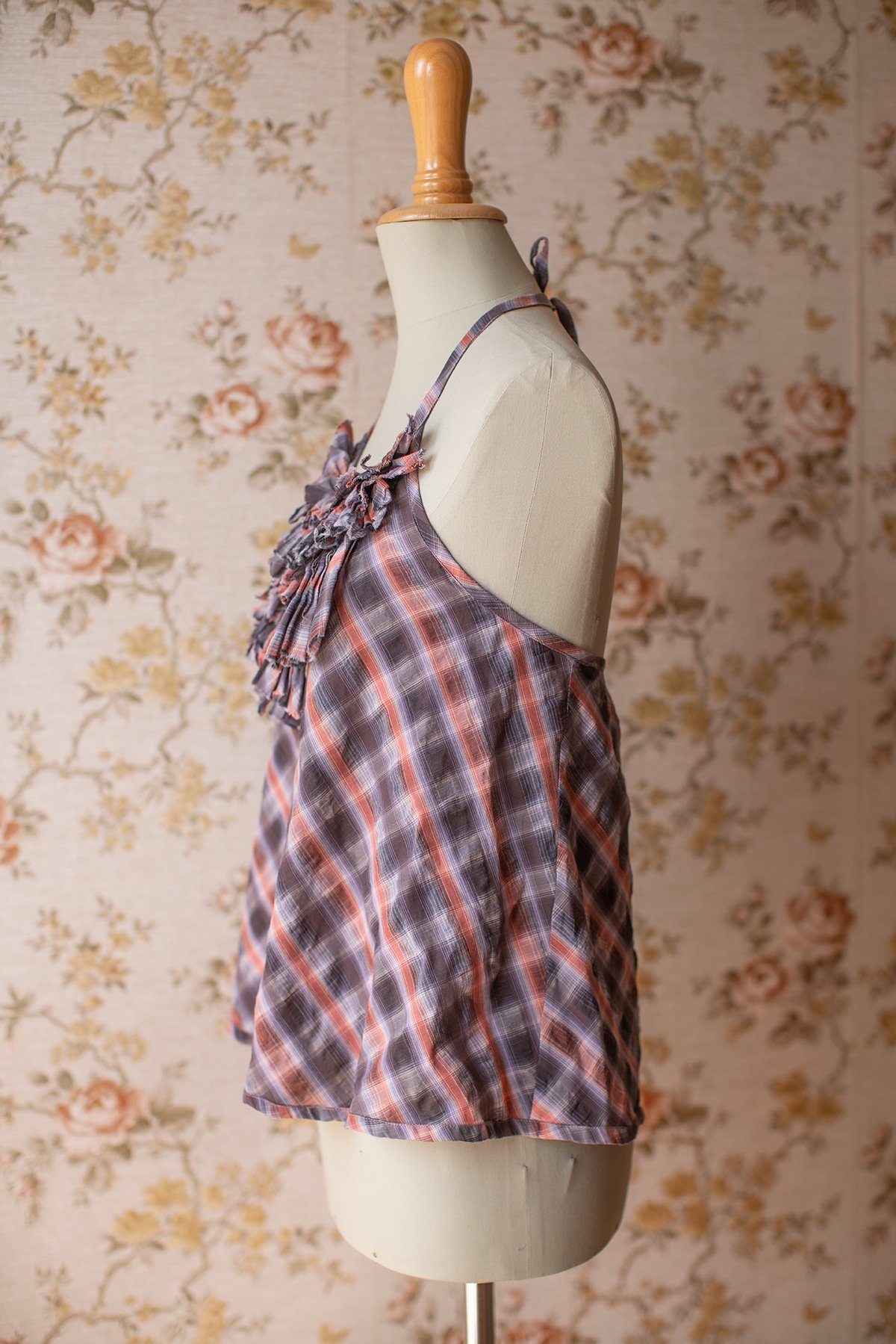 Halter_Top_with_Ruffles_04.jpg