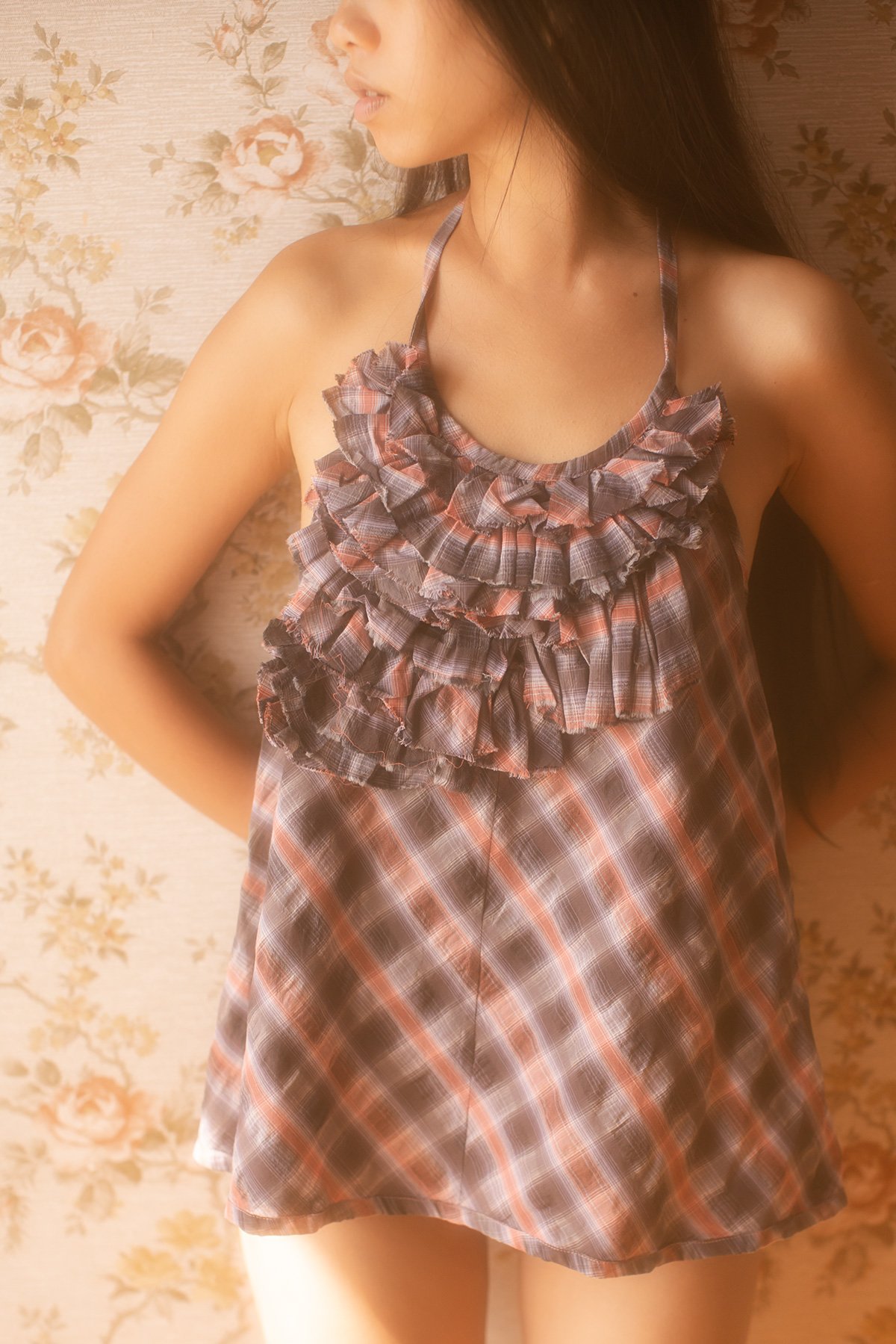 Halter_Top_with_Ruffles_01.jpg