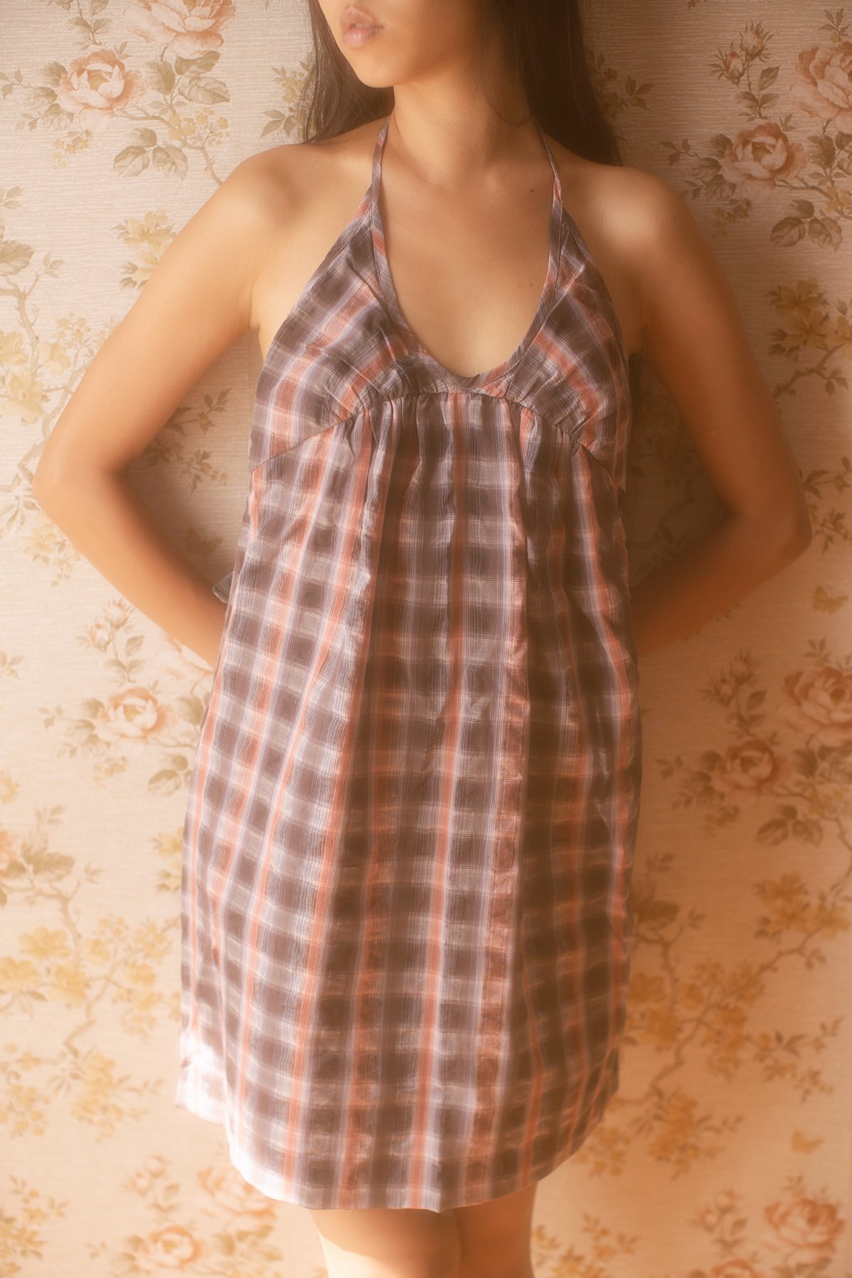 Halter_Dress_with_Ruffles_02.jpg