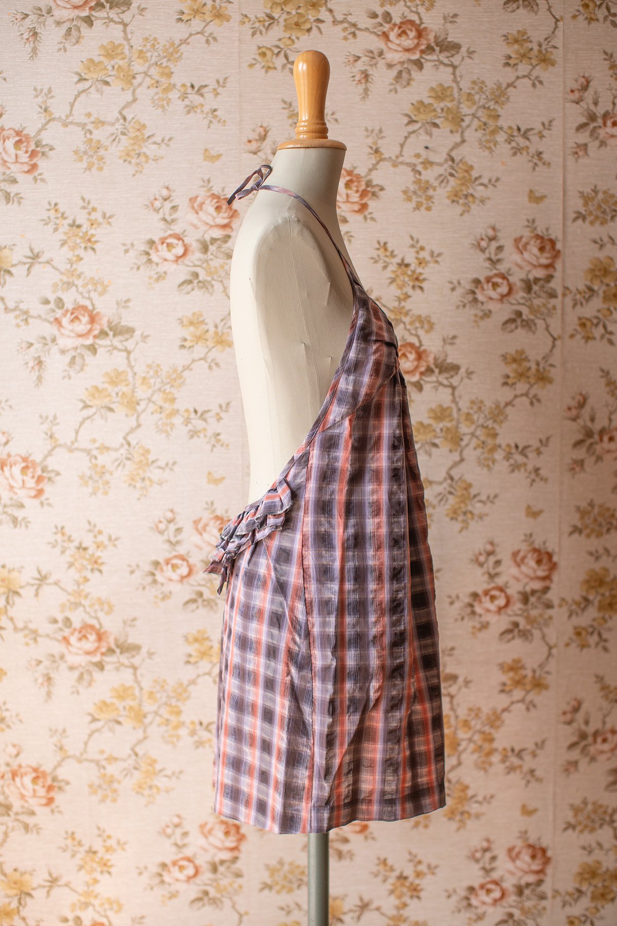Halter_Dress_with_Ruffles_07.jpg