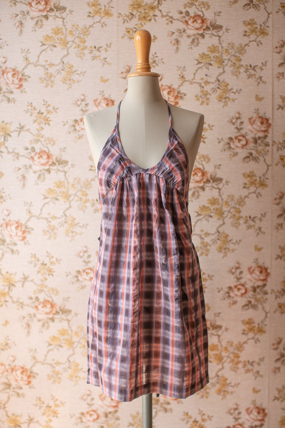 Halter_Dress_with_Ruffles_03.jpg