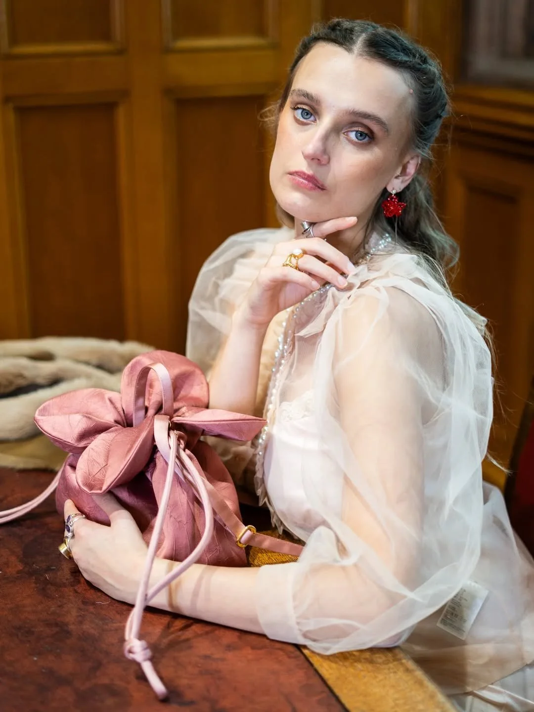 The Petal Cinch bag was inspired when I received a gorgeous flower box gift when I won the Accessories award at @irishcountrymag awards last year! I loved it so much I dried the flowers and kept them. The fabric used in this image is crushed satin in