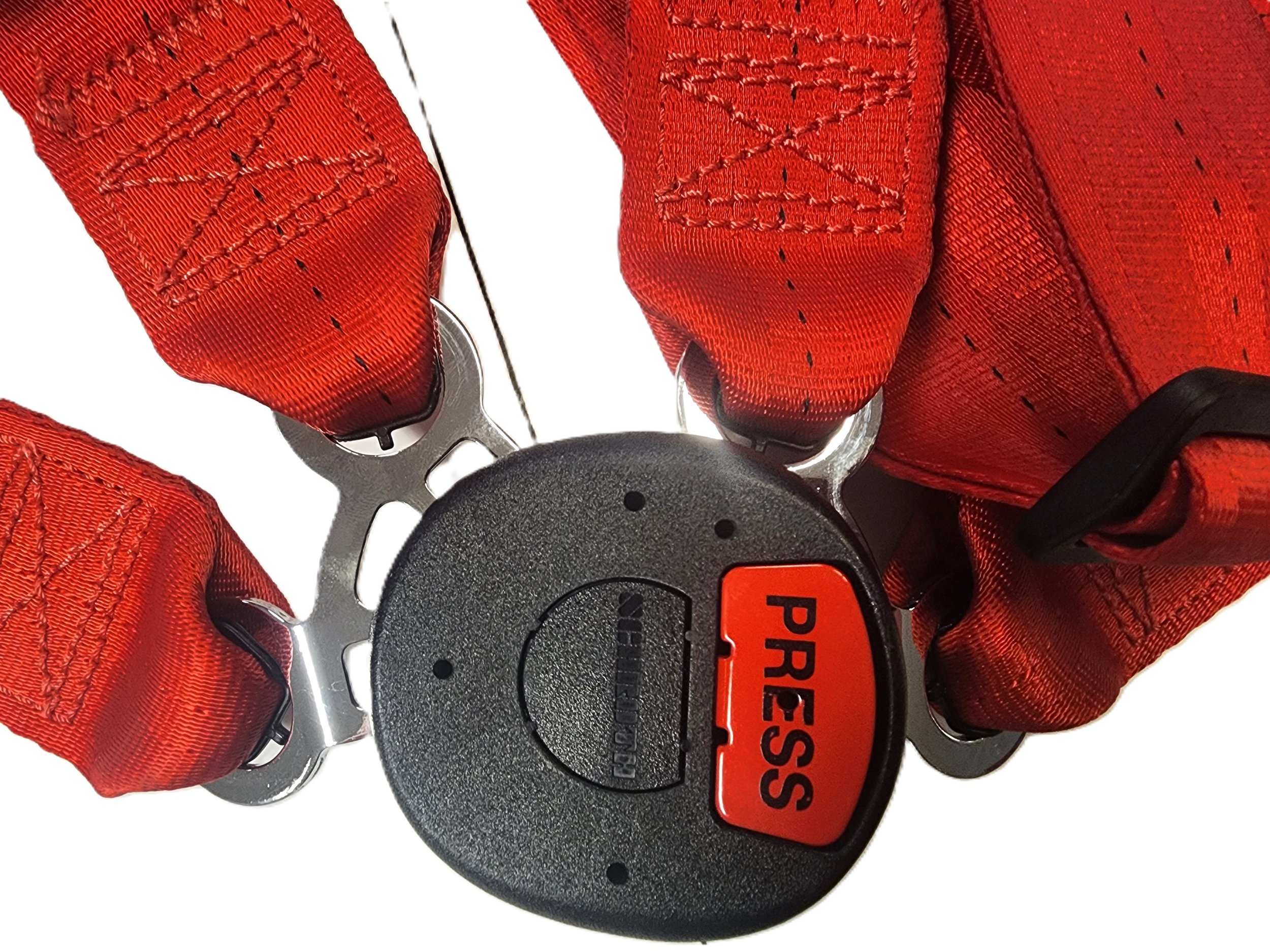 SCHROTH_QUICKFIT_PRO_red e82 e92 e92lci buckle detail 1.jpg