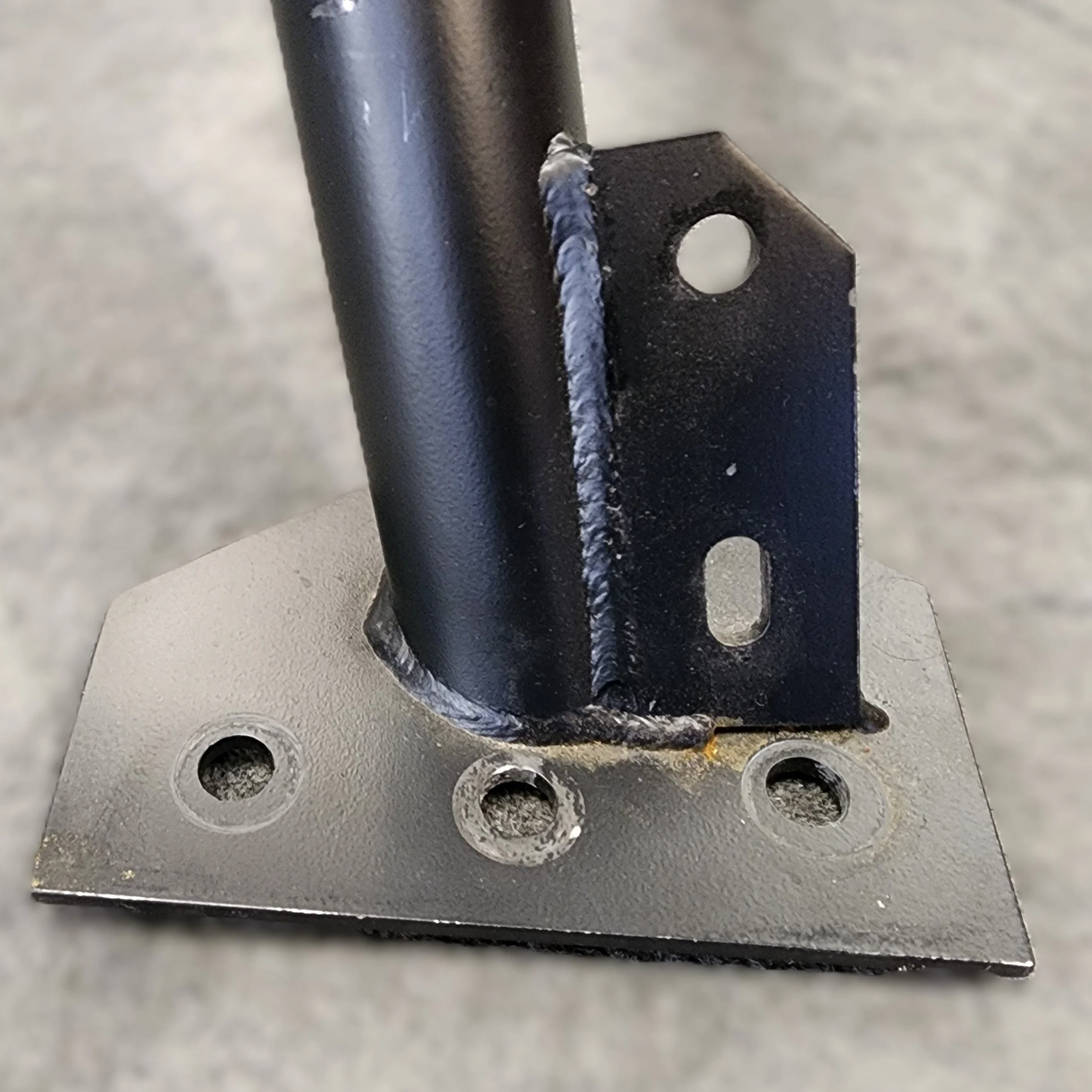 hard dog roll bar M4 Sport left base detail 1.jpg