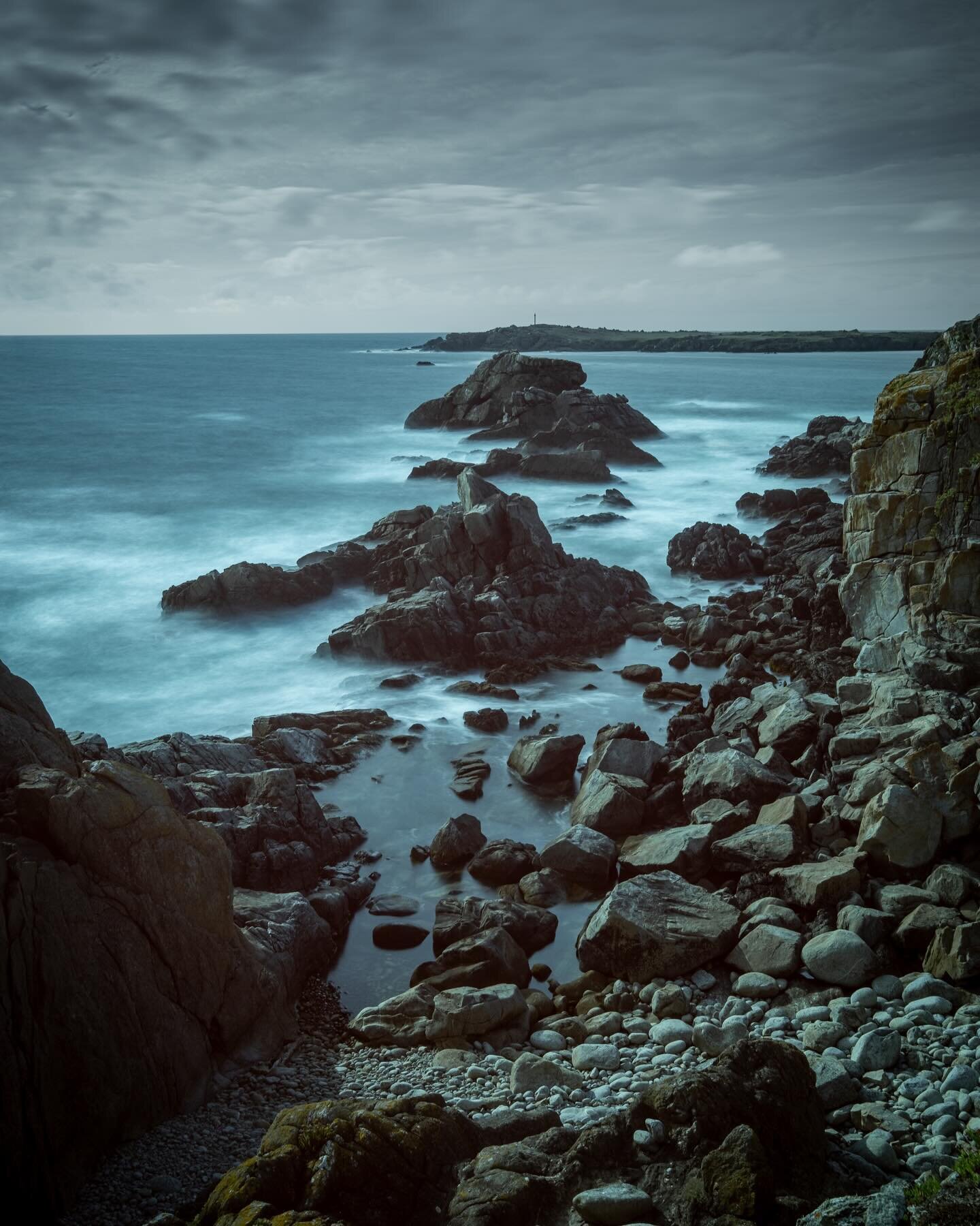 - Long exposure on the coast -

Fuji XT-5 + XF 10-24 f/4

#landscape #landscapephotography #coast #seascape #wave #mer #photographie #paysage #cote #cotesauvage #tourisme #vendee #vendeetourisme #iledyeu #france3paysdelaloire #ouestfrancephoto #ouest