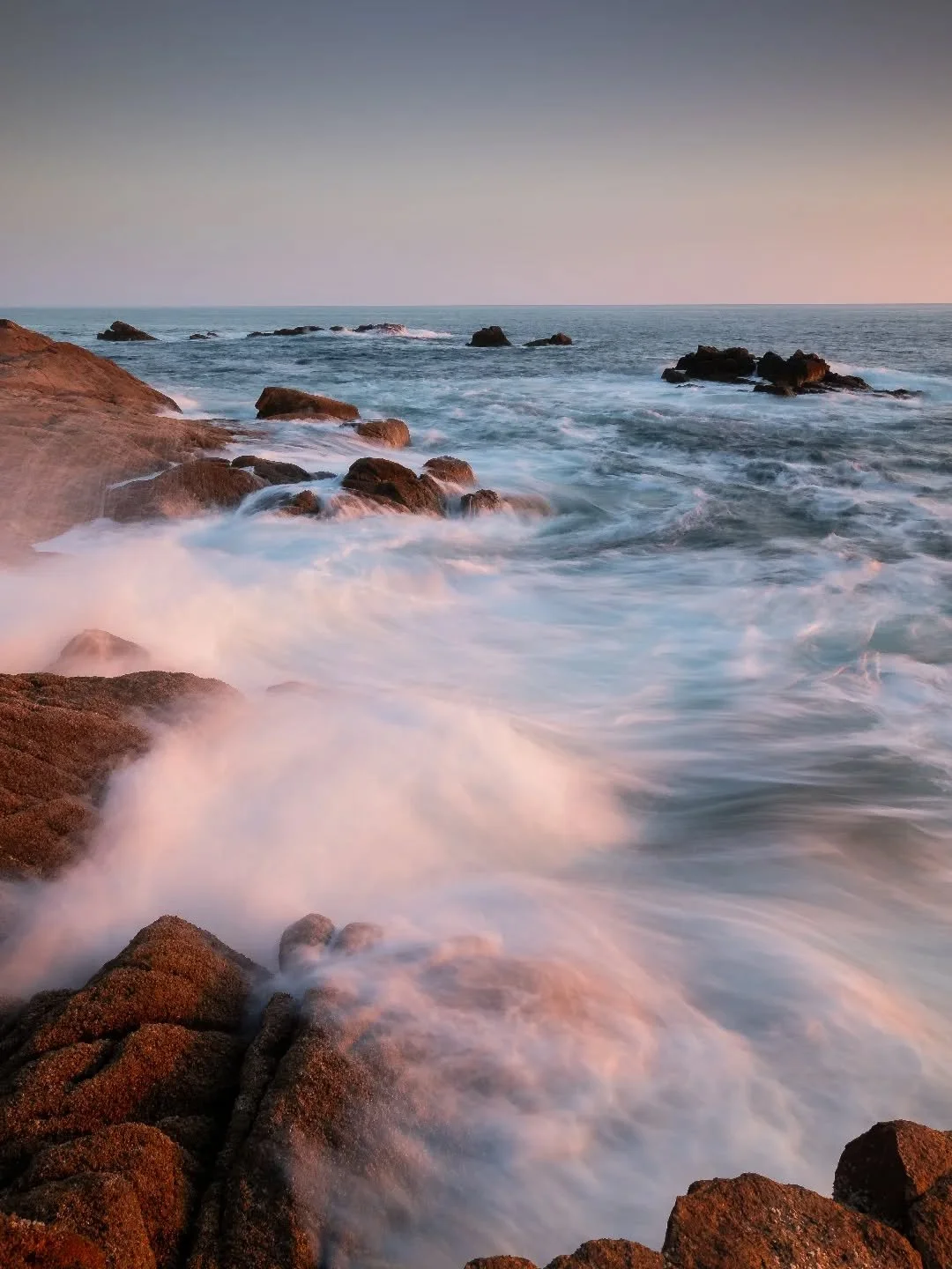 - Mouvement at sunset -

Fuji XT-5 + XF 10-24 f/4 + @nisifrance V.7 + Nisi ND4 + Nisi GND reverse 0.9 / Edited on Mac mini M4

#landscape #landscapephotography #coast #wildcoast #storm #sea #sunset #sunsetlovers #sunsets #sunsetphotography #seascape 