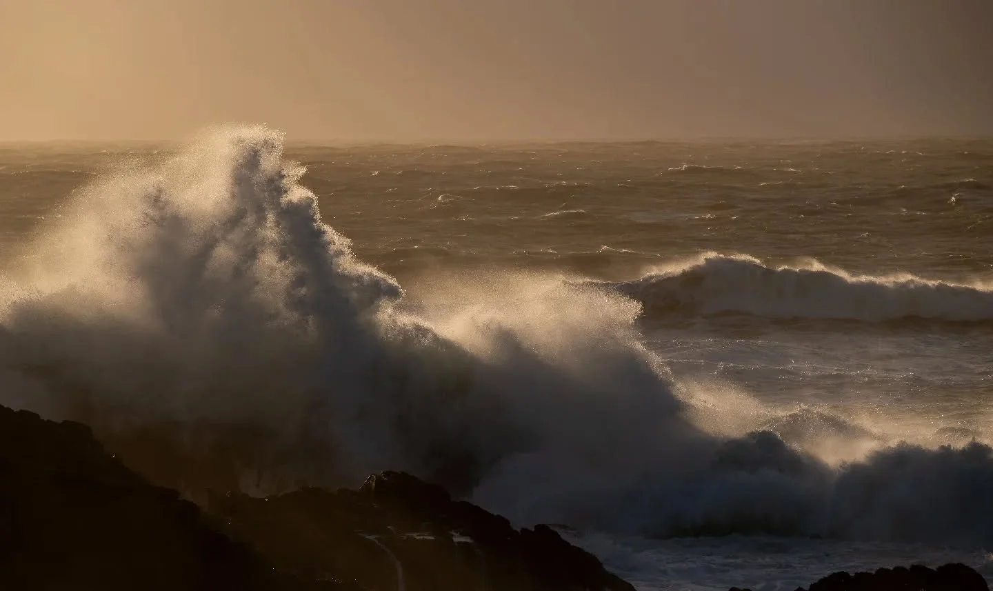 - Big wave at sunset -

Fuji XT-3 + XF 50-140 f/2.8 + @nisifrance V.7 + Nisi ND4 + Nisi GND reverse 0.9 / Edited on Mac mini M4

#landscape #landscapephotography #coast #wildcoast #storm #sea #sunset #sunsetlovers #sunsets #sunsetphotography #seascap