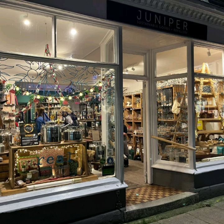 The Juniper team would like to wish all our lovely customers a peaceful festive break and a happy New Year 🎄✨

Thank you so much for your support and another wonderful year of refilling together 💚

We&rsquo;ll reopen on Friday 2nd January 🗓