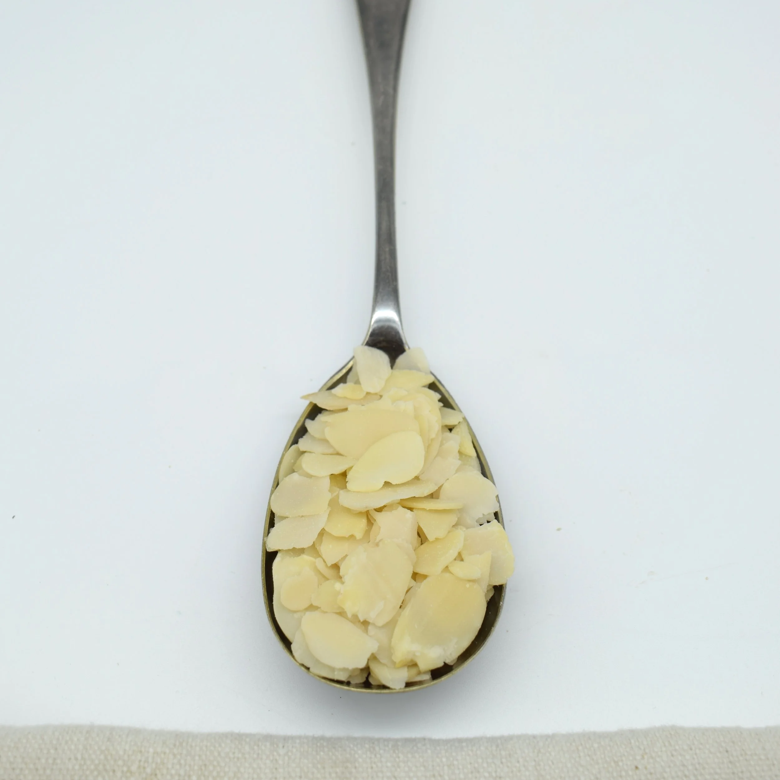 organic flaked almonds