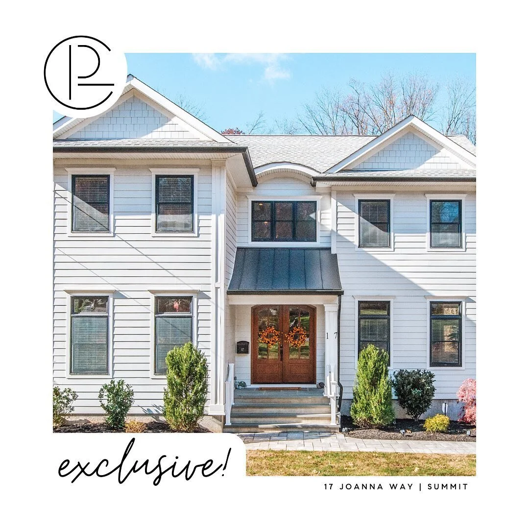 COMING SOON! 😍🏡 Swipe 👉 to see this Summit beauty! This home has it all:

✔️6 🛏️ 5.5 🛁
✔️2 🚗 built-in garage
✔️Built in 2019
✔️First floor In-Law Suite
✔️Finished Walk-Out Lower Level
✔️Each bedroom is en-suite
✔️Floors on all levels have radia