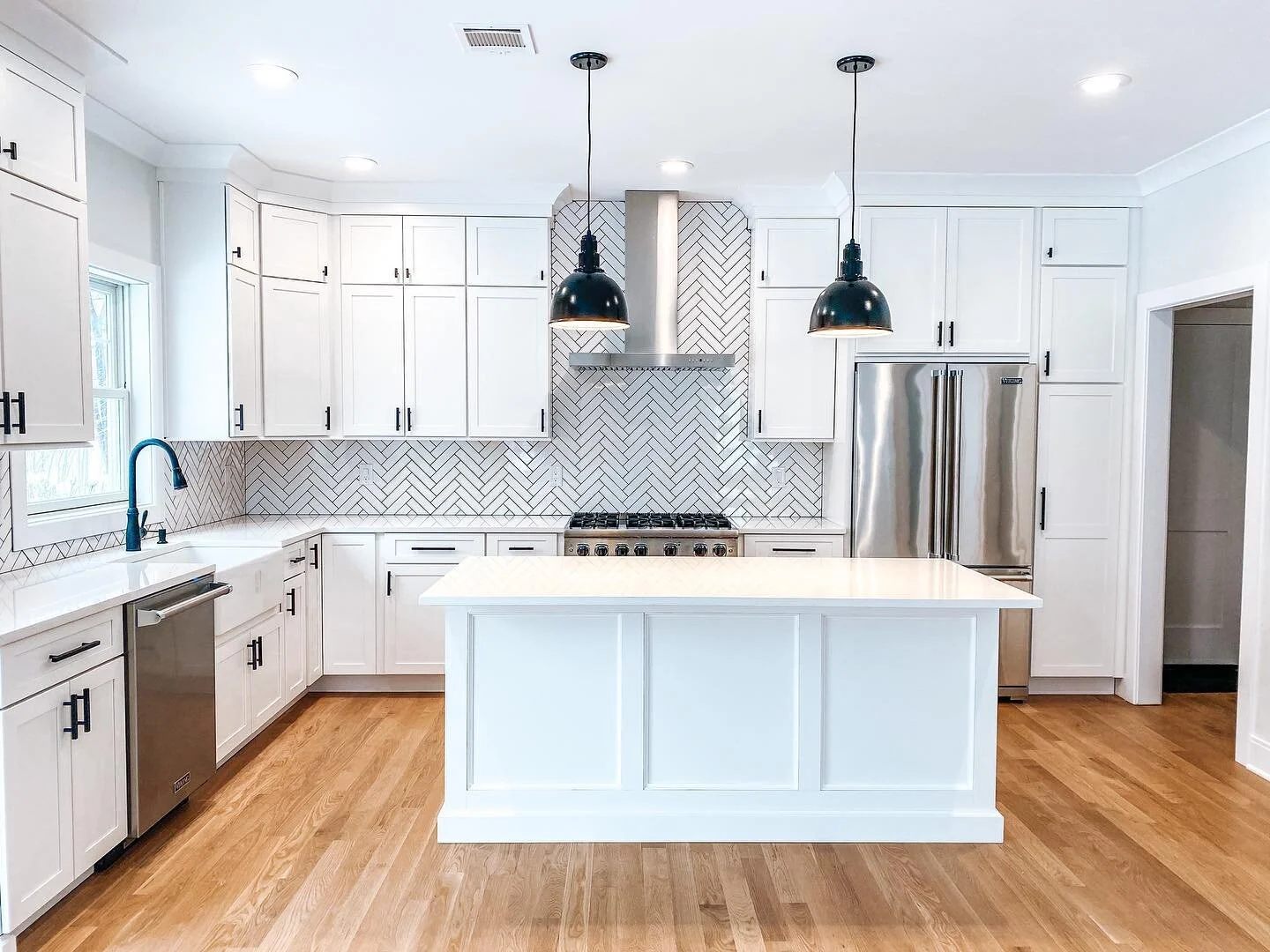 ...and another under contract! This gorgeous new-build in Chatham, designed by @njsuburbs, sold before we even had a chance to list it! 😍🏠 Want the same results for your home? DM us!
.
.
.
.
.
.
.
#chathamnj #chatham #newconstruction
#compass #agen