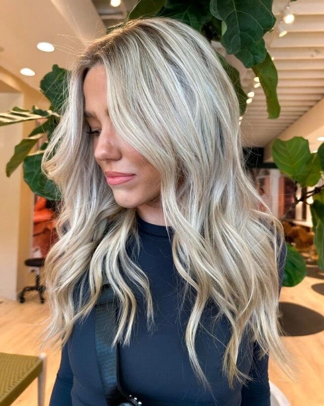 Peep the most beautiful blonde by @hairbykorie &mdash; psst, want our easiest tip for brightening up your blonde tones this spring? Oribe Sun Lightening Spray! 

It's like a grown-up (non orange, PTL) version of Sun In and a total must-have to boost 