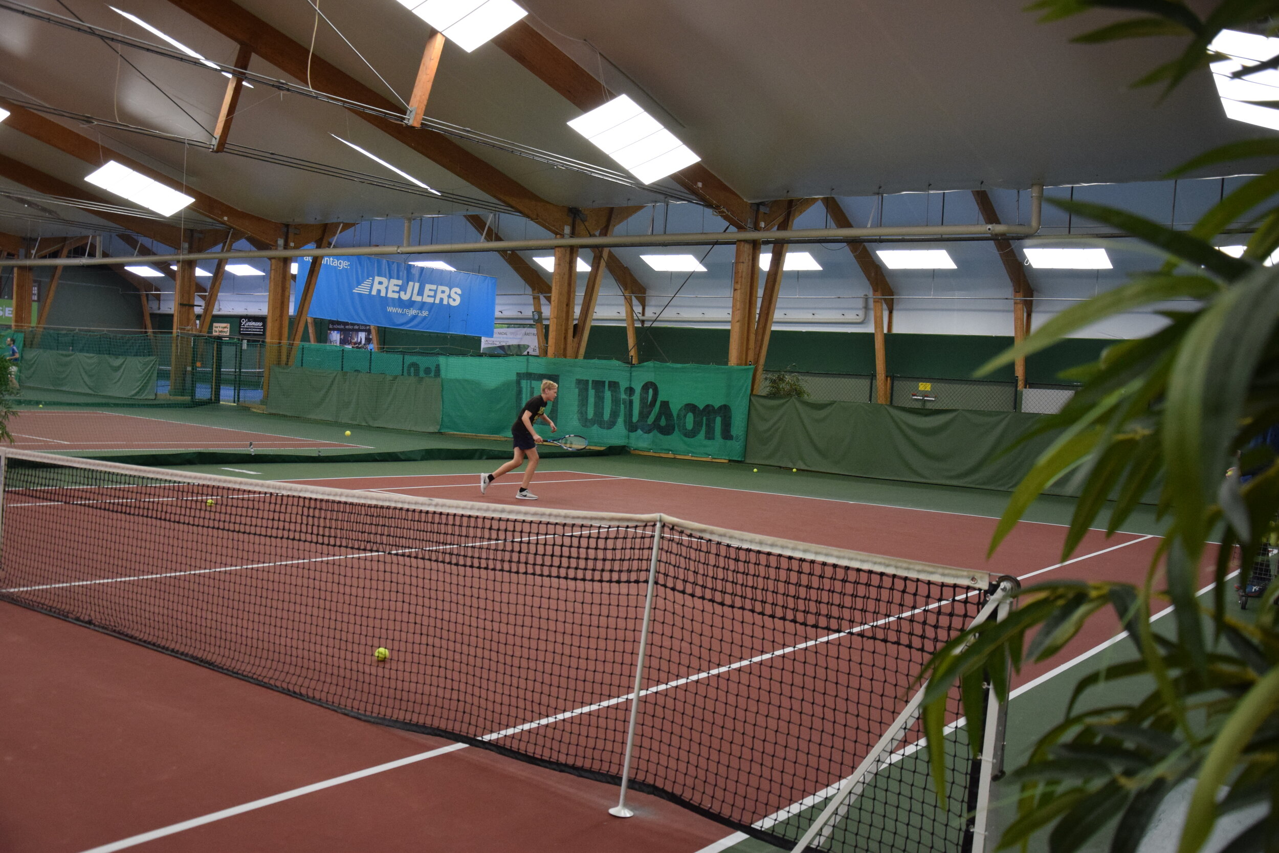 Välskötta banor i Stockholms Tennishall (Janne Lundqvist) i Kristineberg