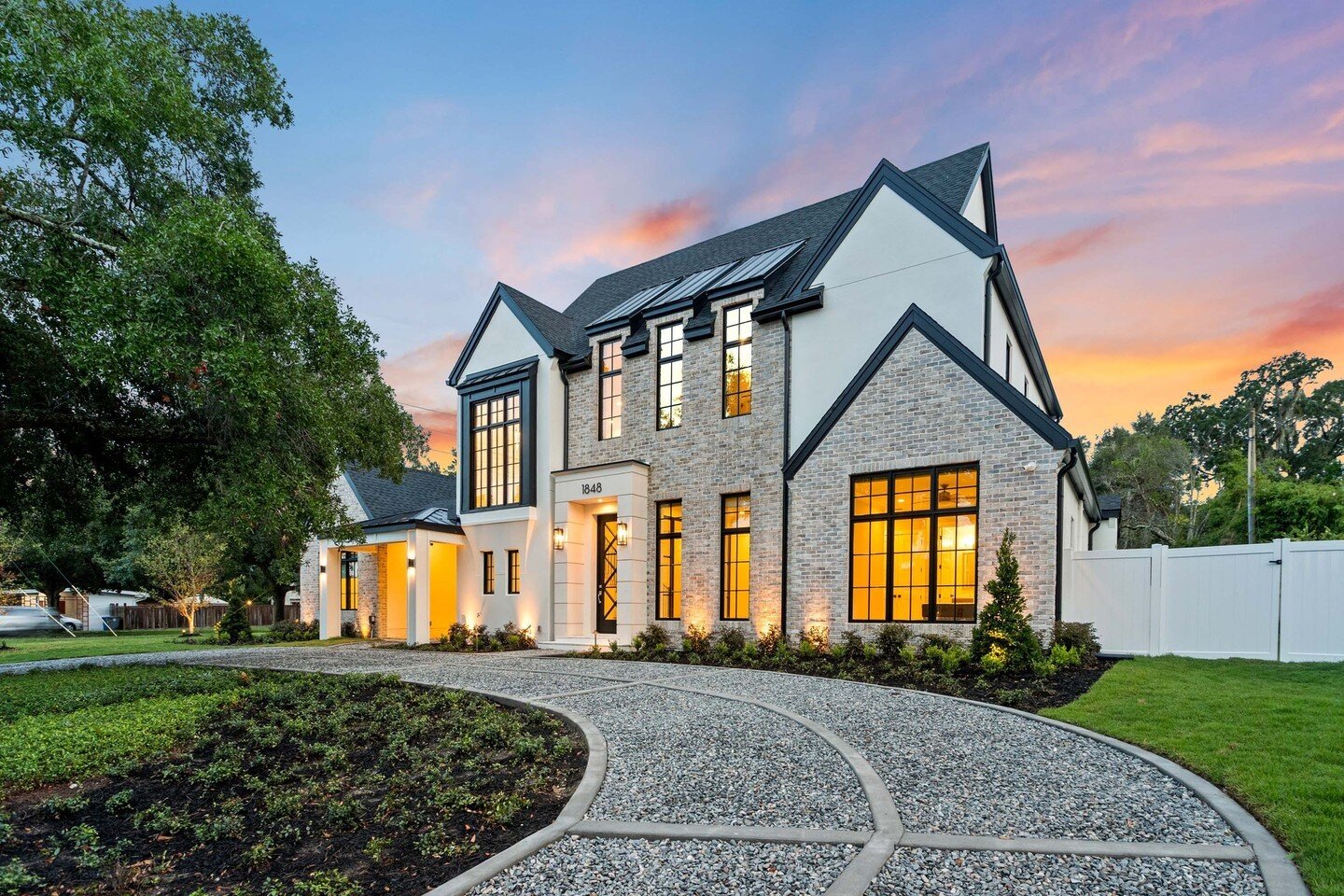 This enchanting house exterior is a reflection of your aspirations. ✨🏡⁠
⁠
Photography by @johnruzproductions