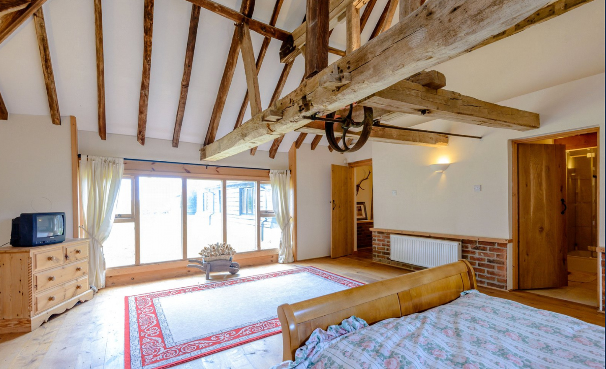 bedroom on ground floor with ensuite.PNG