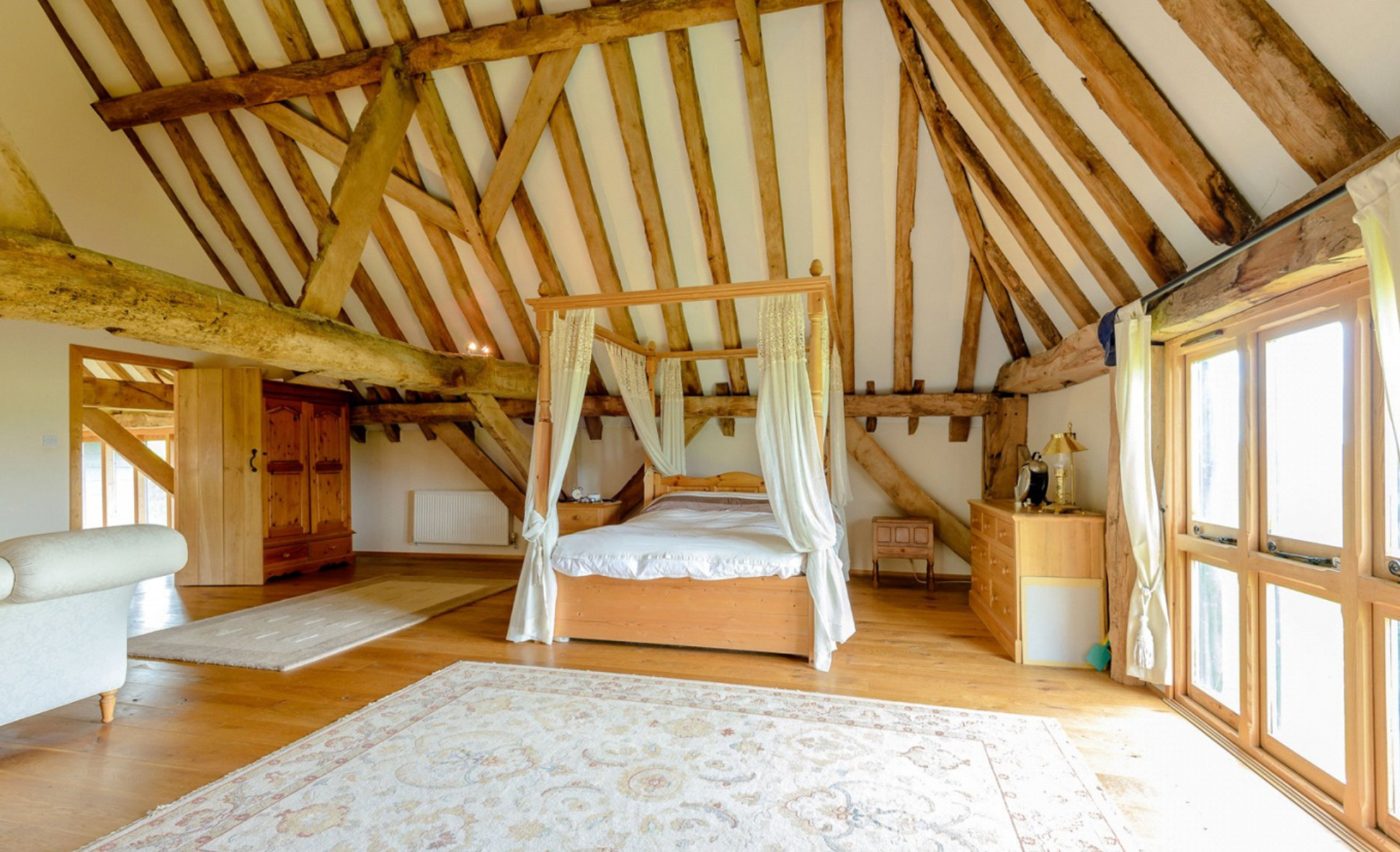 huge master bedroom.PNG