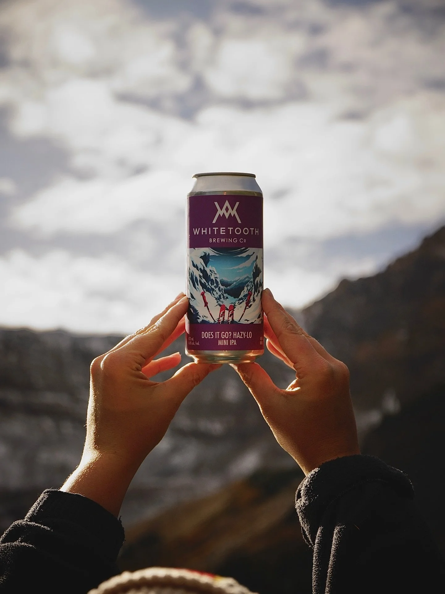 Fall hikes, winter sips. Here&rsquo;s to enjoying the best of both seasons 🤎🍻🥾 

What does your shoulder season look like?

PC: @nmaria.venturaa