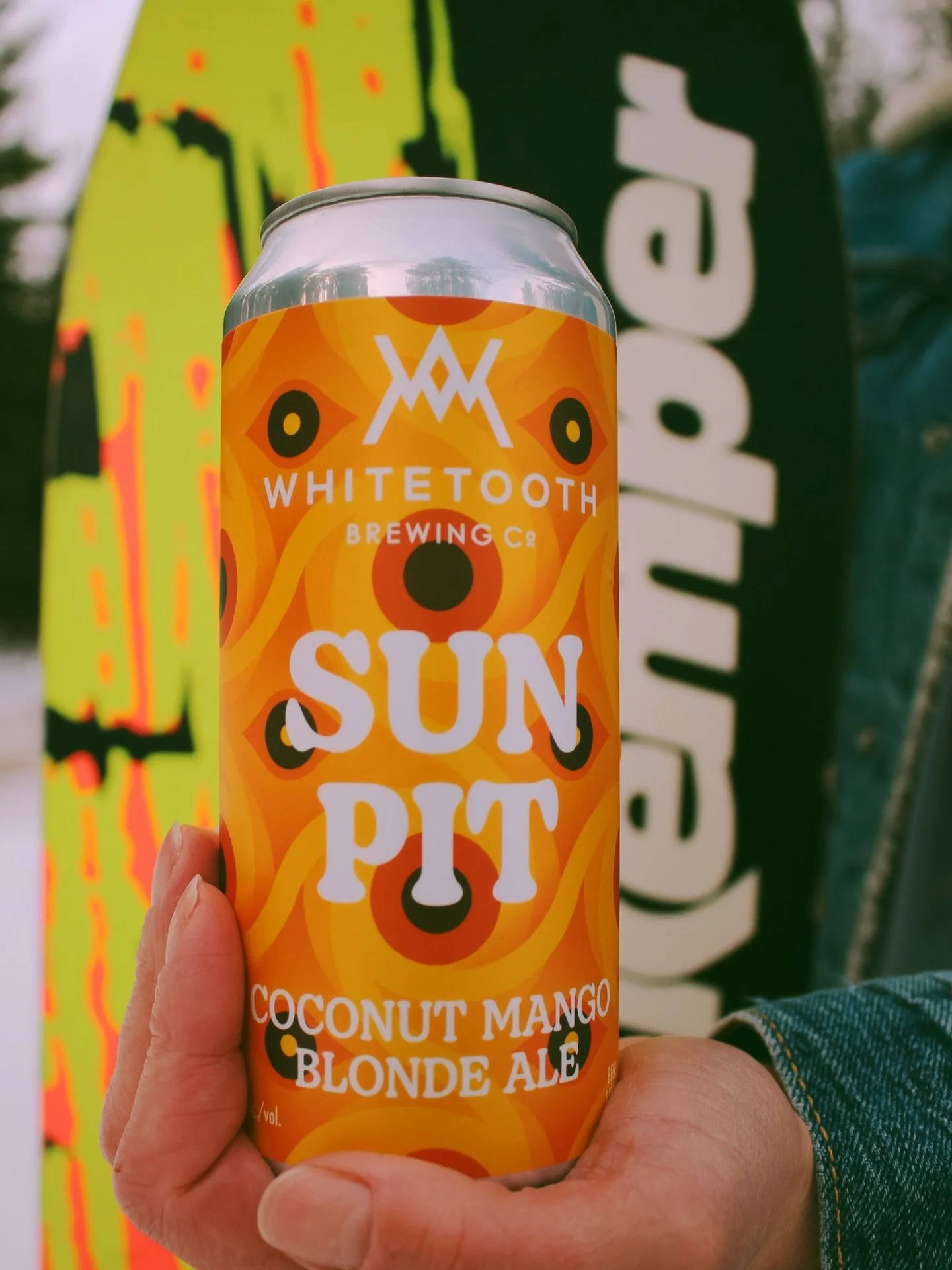 SUNPIT COCONUT MANGO BLONDE ALE 🥭🥥

Bursting with mangoes and coconut alongside subtle Belgian yeast characteristics, find your sunny spot and indulge in this light and juicy blonde ale. 

4.8% | 25 IBU | 3.7 SRM 🌞❄️

This limited release is avail