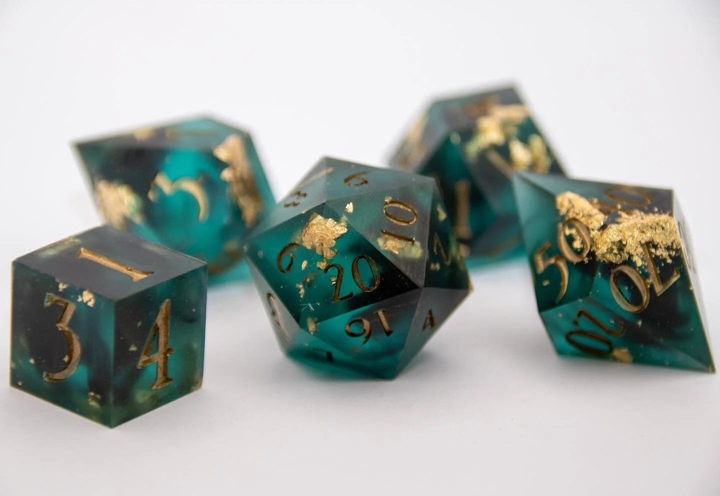 🐉 𝖁𝖔𝖆𝖗𝖆𝖌𝖍𝖆𝖒𝖆𝖓𝖙𝖍𝖆𝖗&rsquo;𝖘 𝕸𝖊𝖗𝖊 🐉
⠀
I really love this set. This time I tried going matte with it! What do you think of it compared to it&rsquo;s cloudy counterpart?
 ıllıllııllıllıllııllıllıllııllıllıllııllıllıllııllıllıllııllıl