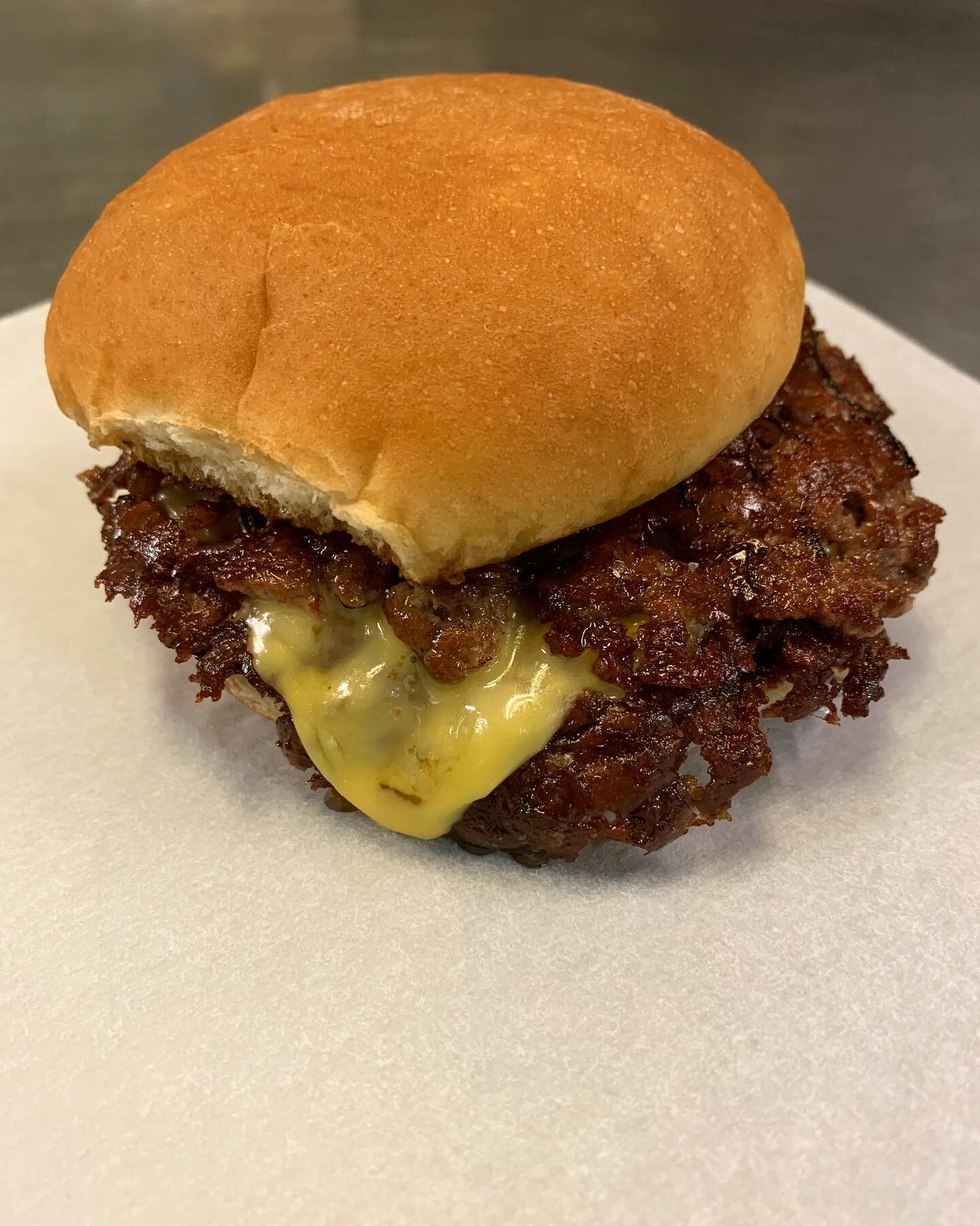 MONKEYING around with our new custom grind. 
Baller meat grinder, courtesy of @chefshaunking 
THIS particular grind is tastes like a DANG STEAK! 
COMING SOON...
Order some burgers online:
www.orderburgerstevens.com
#cheeseburger #burger #burgers #ste