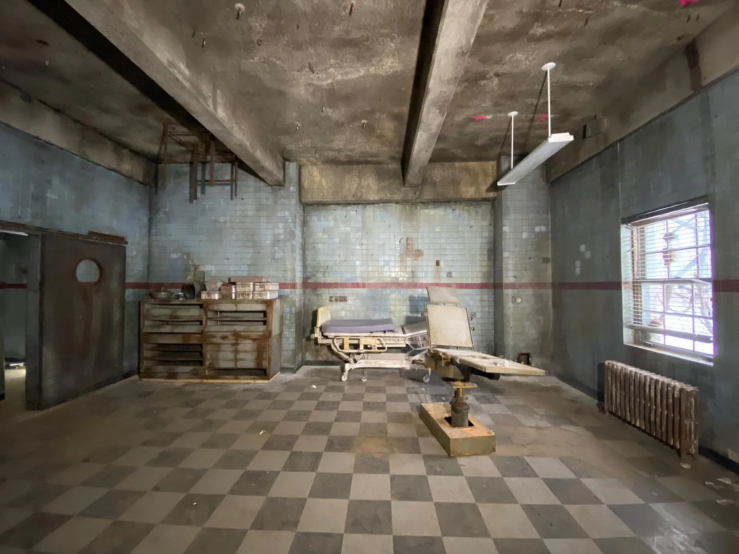 Wren&rsquo;s Apartment - sometimes the most drastic progress in a set is when Scenic comes in and &lsquo;ages&rsquo; up the place. Sets are usually meant to look &lsquo;lived in&rsquo; or in @seeofficial &lsquo;s case like they&rsquo;ve been falling 