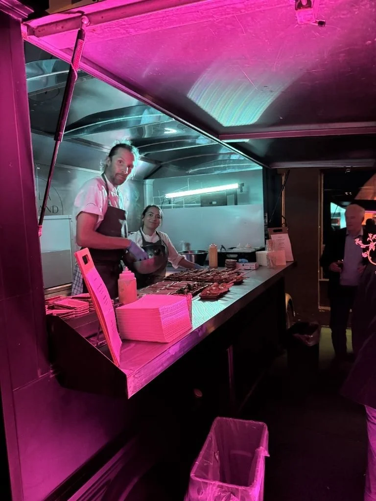 Profesjonelle kokker som tilbereder fingermat til et bedriftsarrangement hos Tom And Lello under ONS Stavanger..jpeg