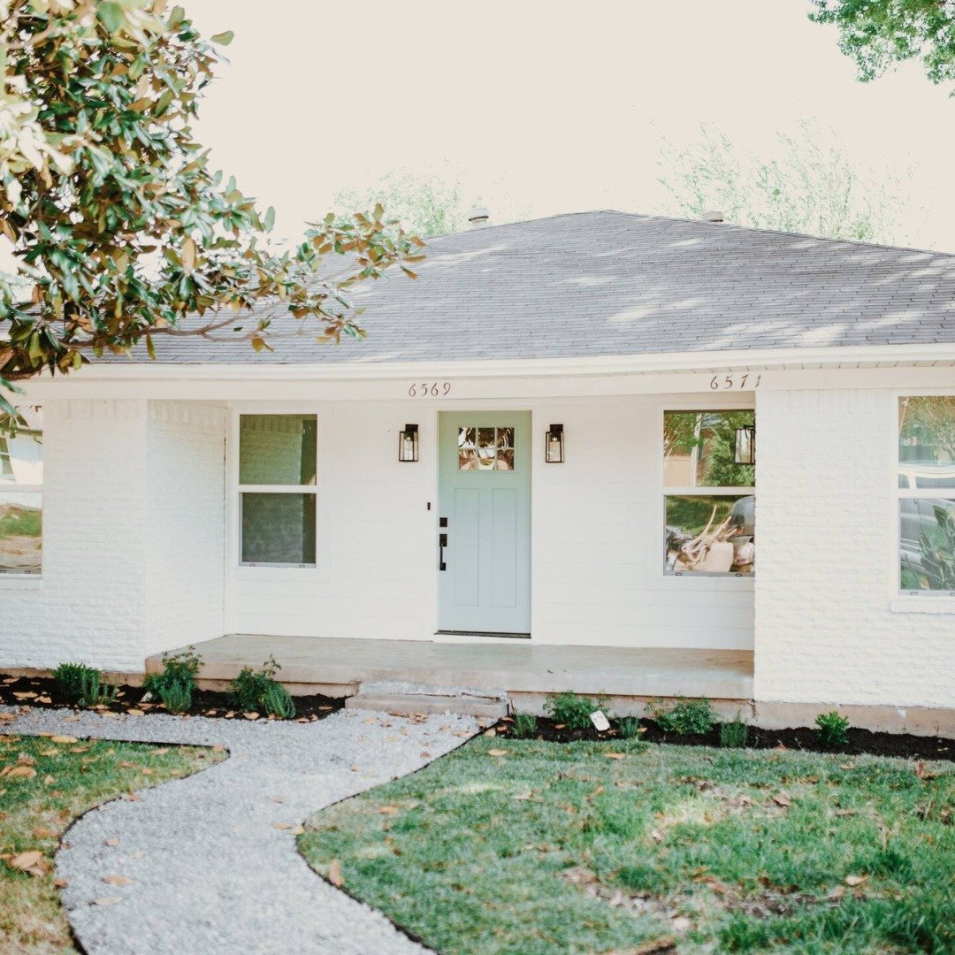 OFF MARKET OPPORTUNITY

Discover luxury living in this bright and stylish 2 bed, 2 bath duplex in Northeast Dallas! 

Nestled in a quiet neighborhood, this fully-renovated cottage boasts a stunning open-concept floor plan that's perfect for modern li