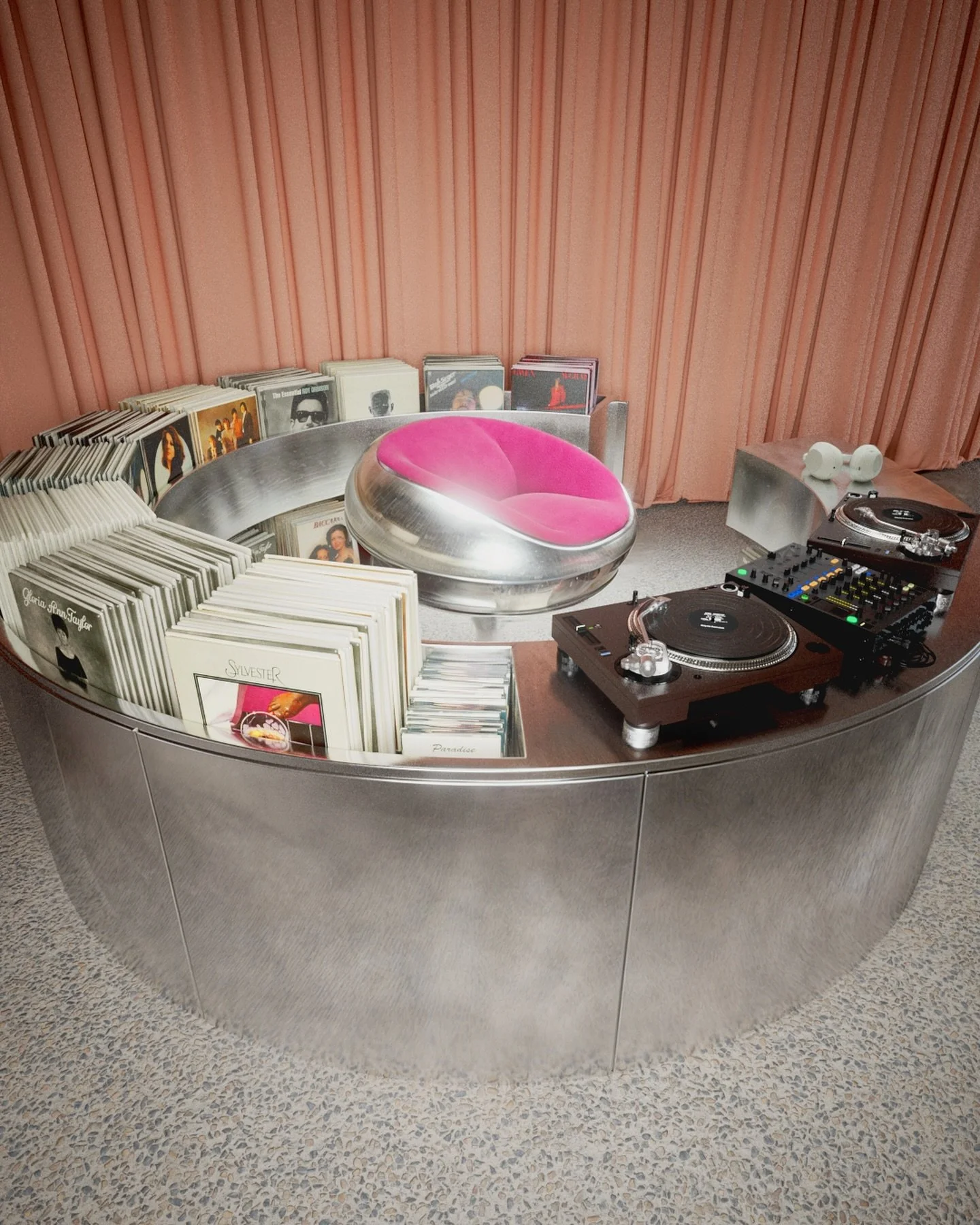 📸 Some pics from the underground Tokyo bar