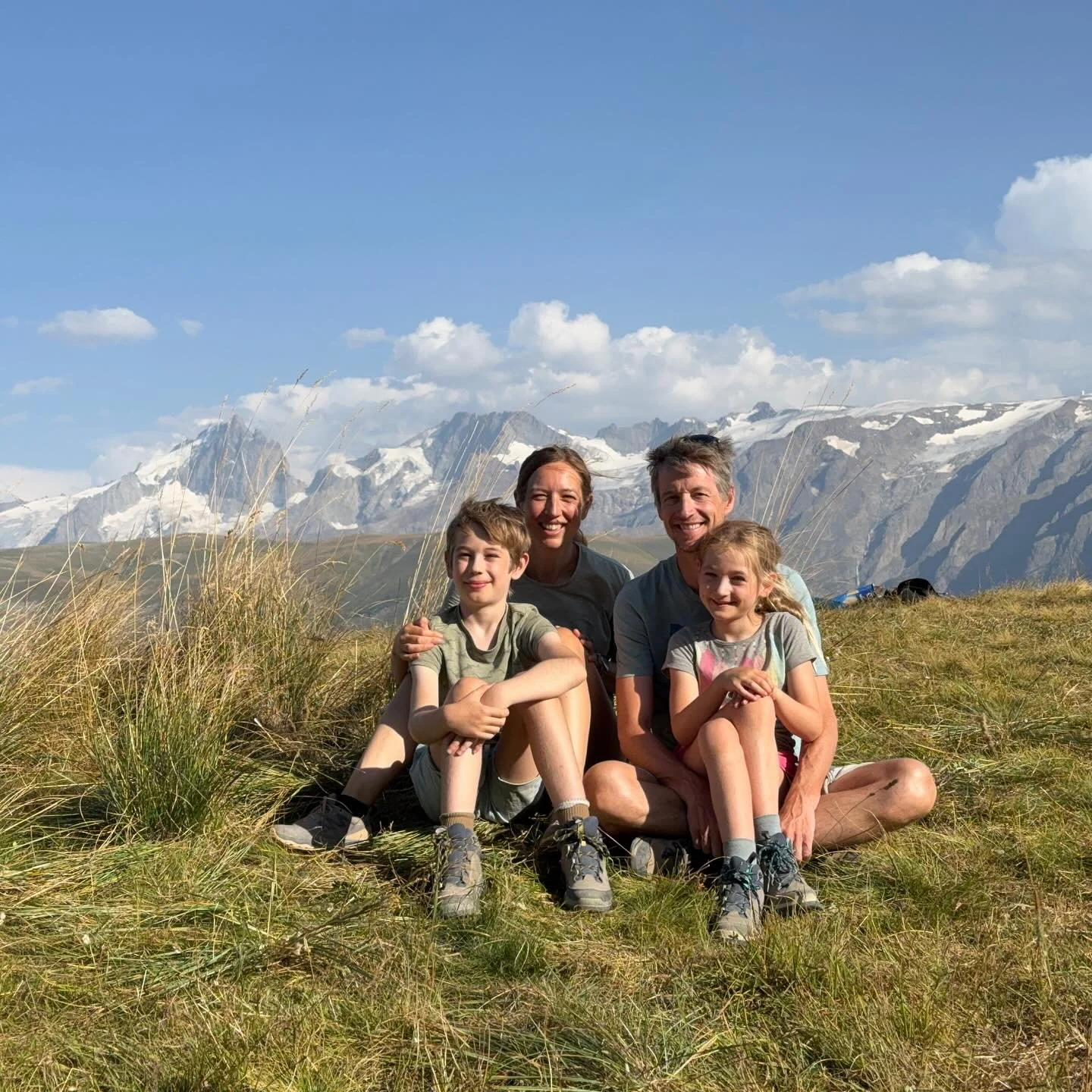 Wij zijn na drie maanden reizen weer thuis! Aan het wennen aan vier muren, aan binnen slapen en een badkamer hebben. Hebben jullie mee genoten van de foto&rsquo;s? #roadtripeuropa #reizenmetkinderen #kamperenmetkinderen #wandelenmetkinderen