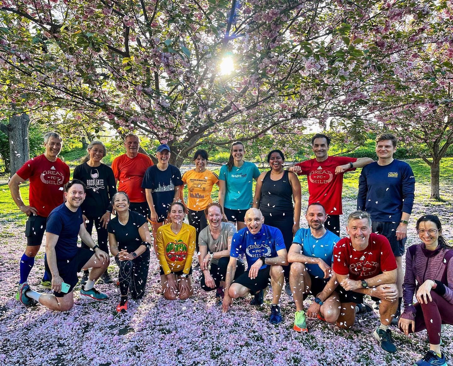 What do May flowers bring? SUMMER and FALL races! 

➵ Join us to get faster 💨 and achieve your summer and fall racing goals 🏃🏻&zwj;♀️ 

➵First class is free! Sign up ⬆️ 

#exhilarationofsharedachievement
#greathilltc #greathilltrackclub #marathont